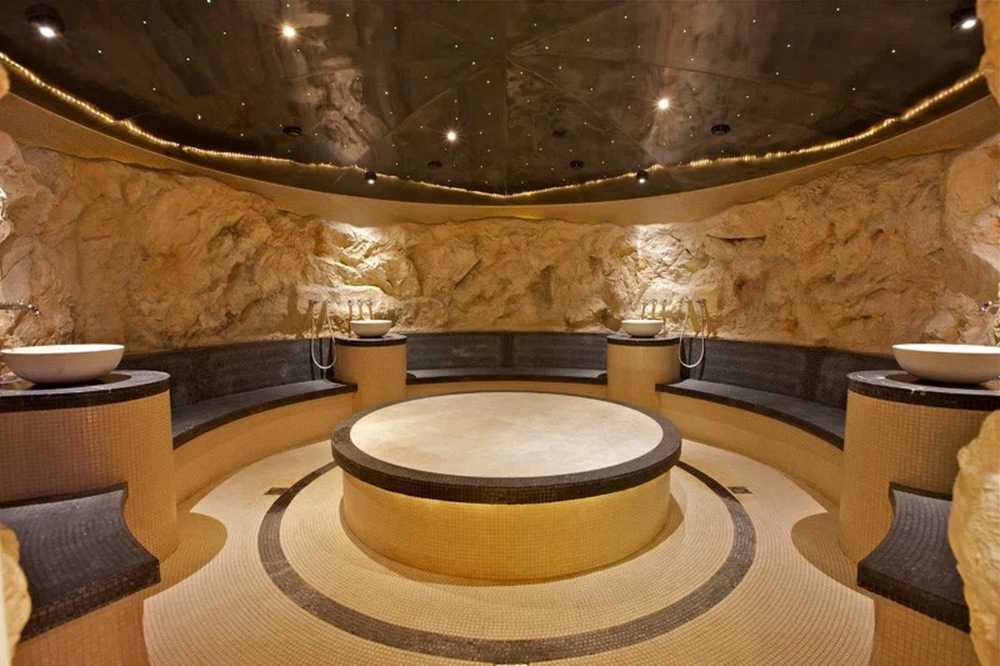 Отель Поляна 1389 Отель и СПА 5*, село Эстосадок, Сочи, Россия.