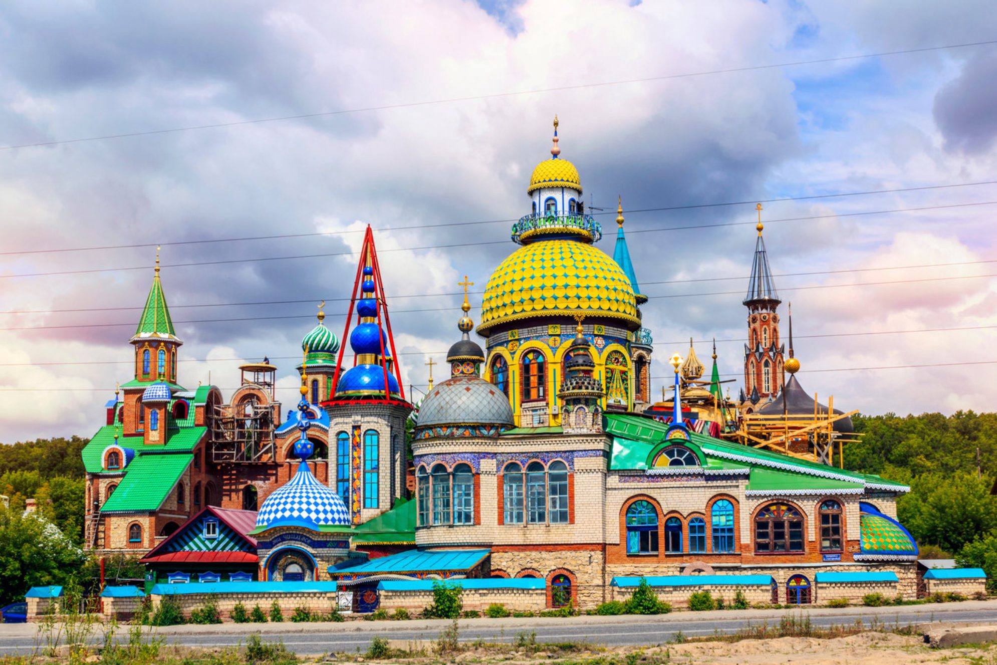 Вселенский храм славится своими яркими акцентами. Источник: Shutterstock