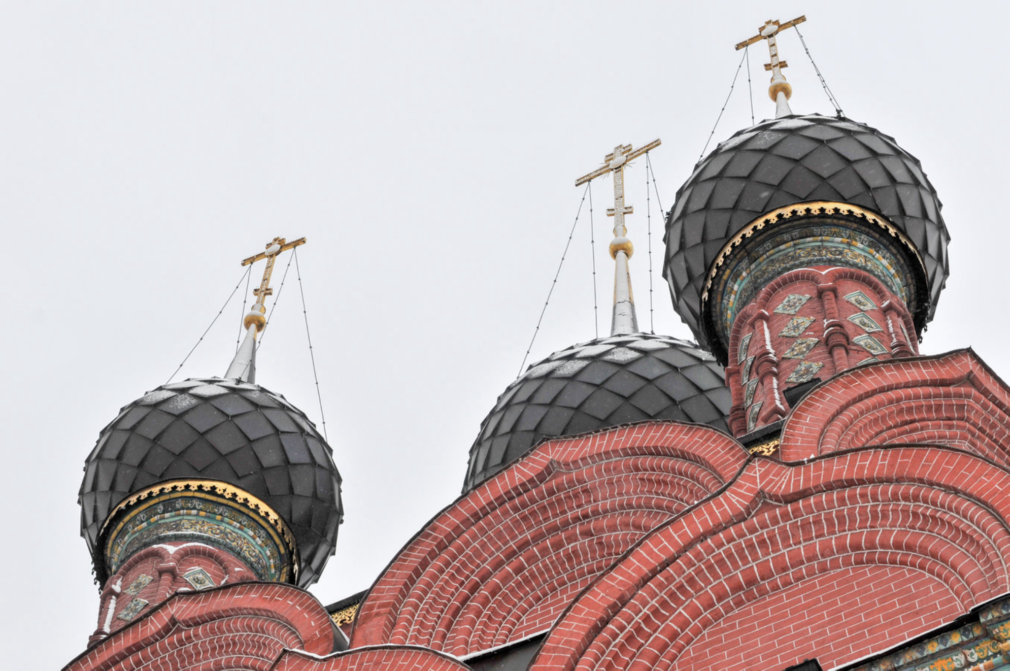 Богоявленская церковь в Ярославле в Золотом кольце России зимой. Источник