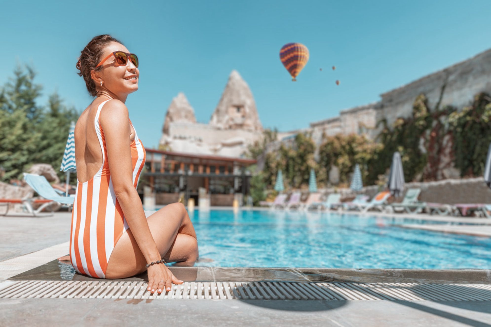 Пляжный отдых можно совместить с экскурсиями и прогулками. Источник фото: shutterstock.com