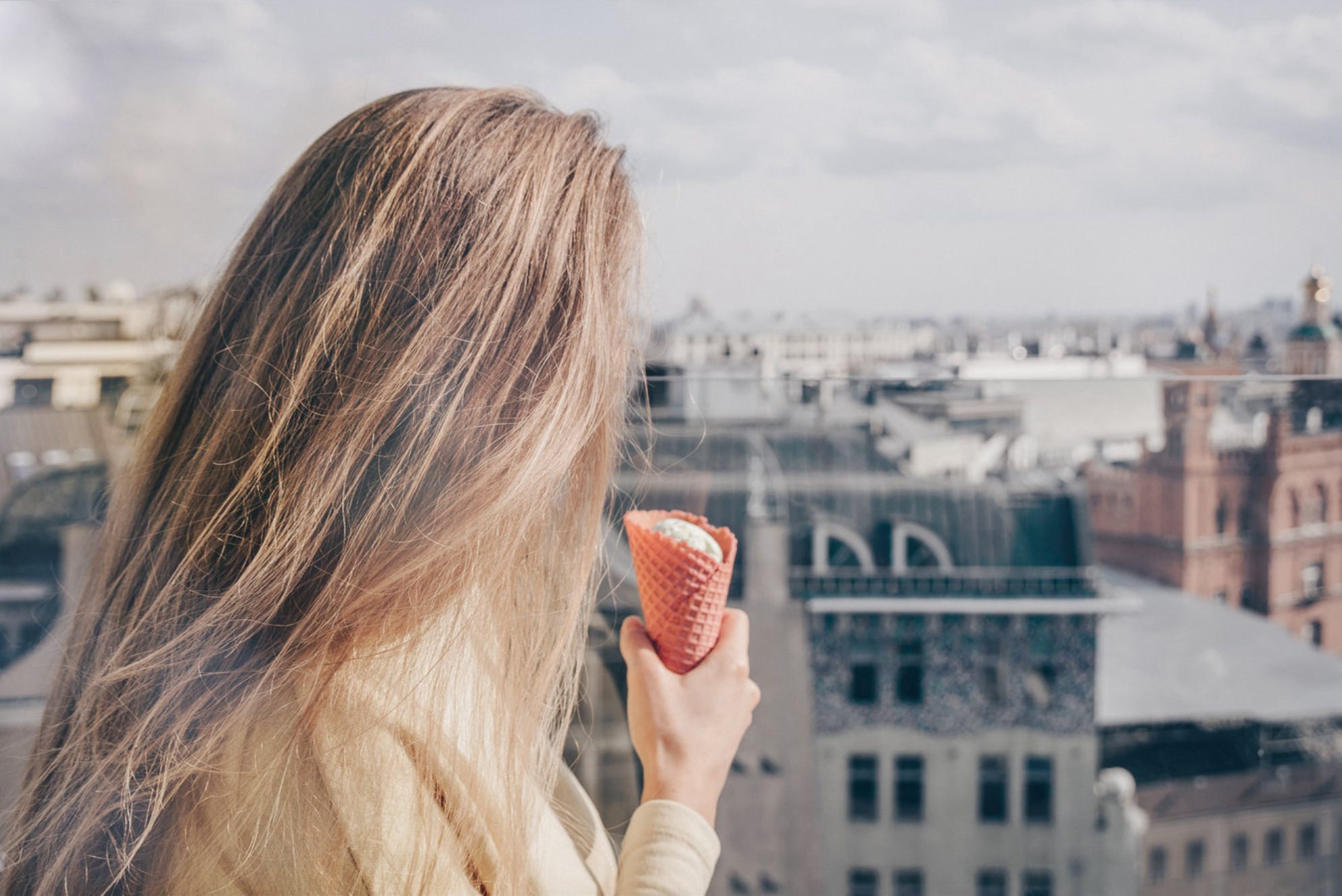  Туристам всегда хочется «хлеба и зрелищ» - на смотровой площадке вы это получите. Источник фото: Shutterstock