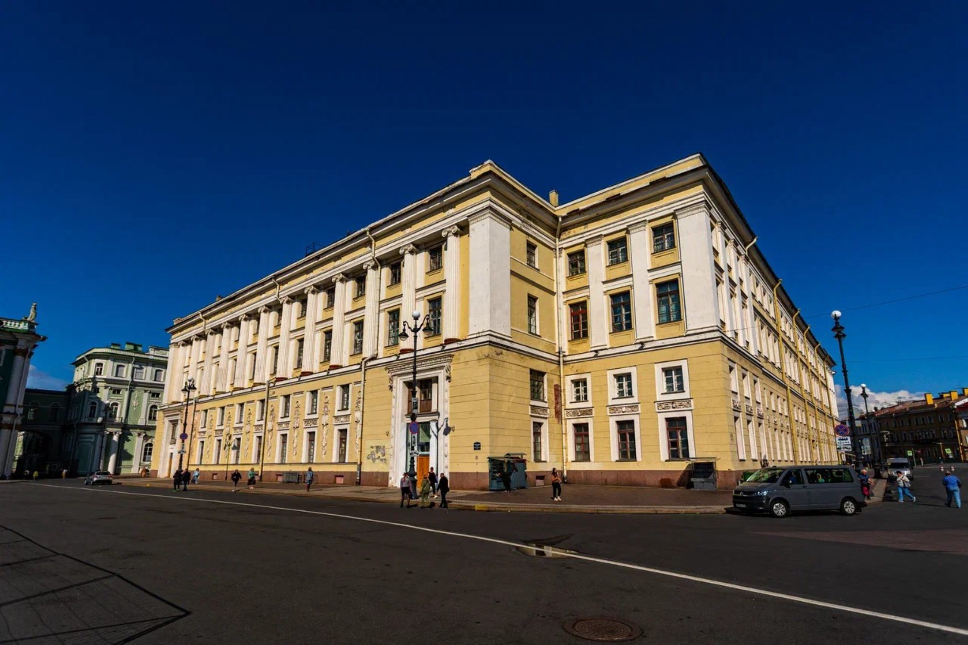 Здание штаба Гвардейского корпуса.Источник фото:Лицензионный фотобанк СПб ГБУ "ГТИБ"