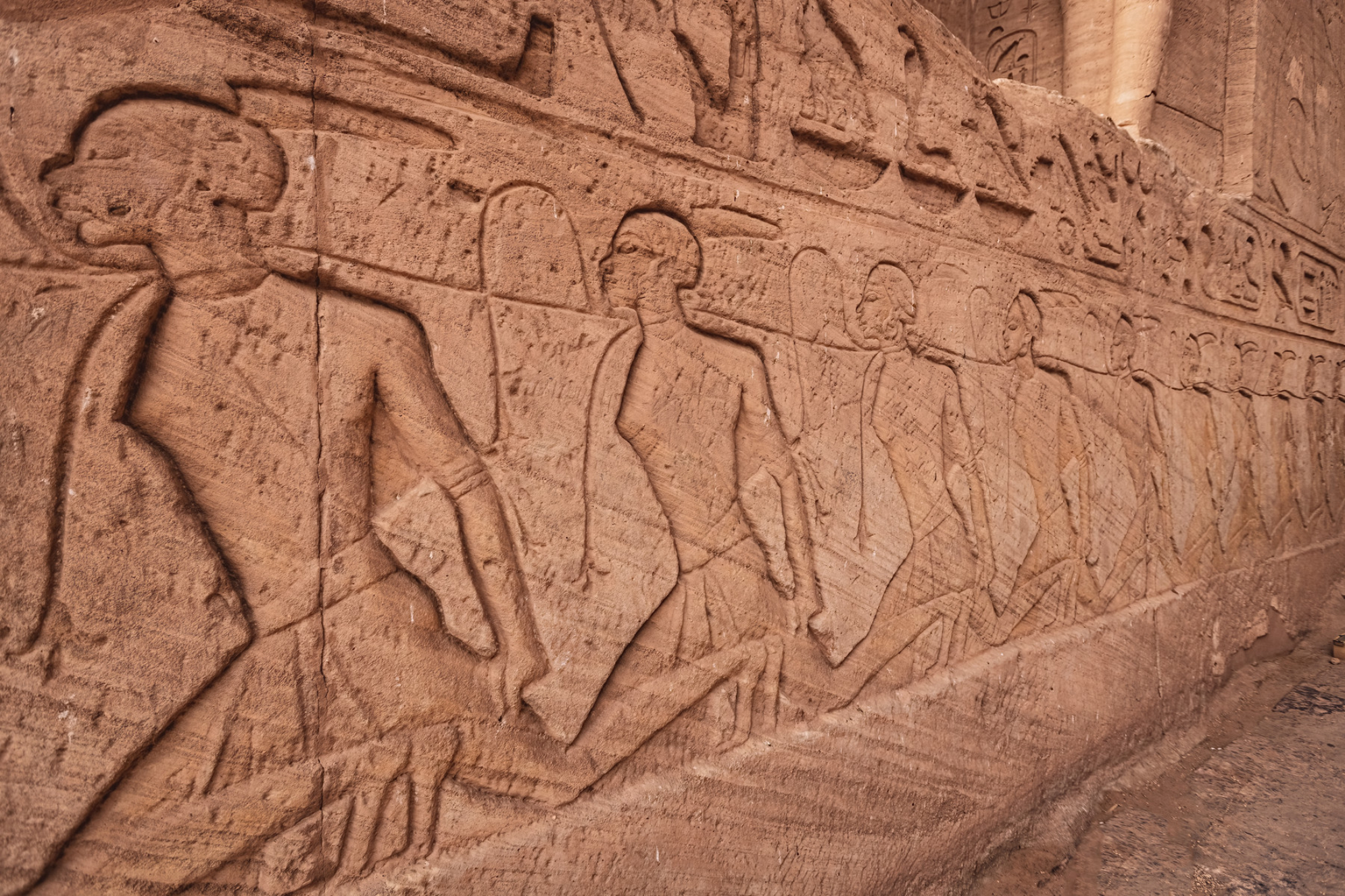 Храмы Абу-Симбел снаружи и внутри. Источник: Shutterstock