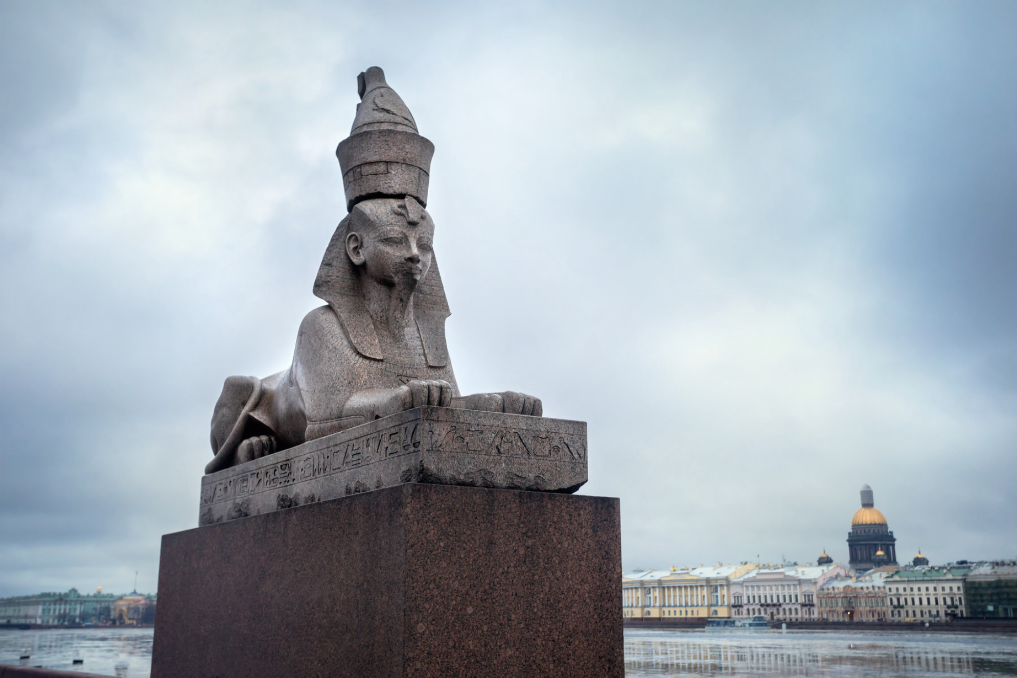 Древнеегипетский сфинкс на набережной Невы в Санкт-Петербурге. Источник: Shutterstock
