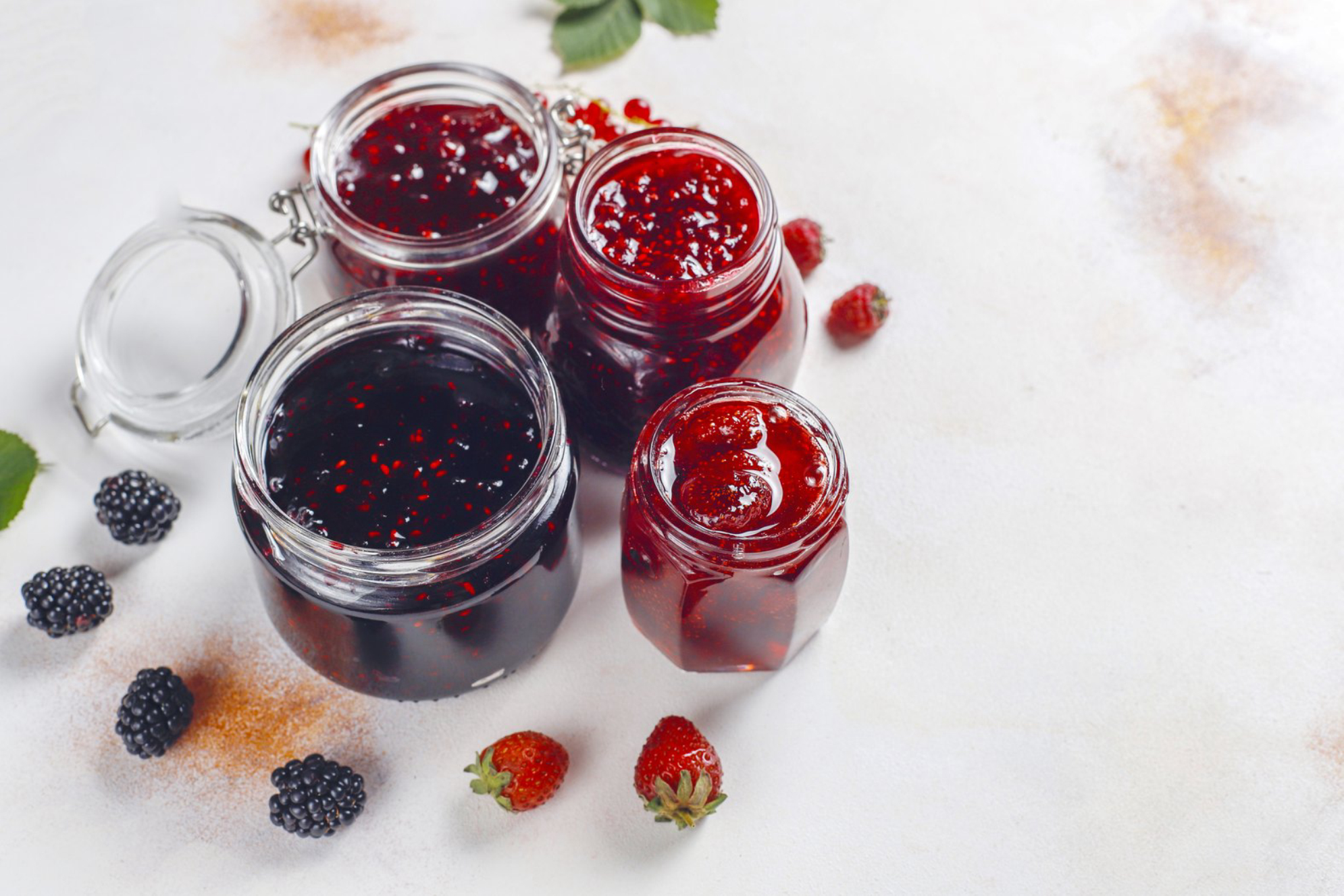 Варенье - приятный сувенир из Крыма. Здесь есть необычные вкусы. Источник: Envato Elements