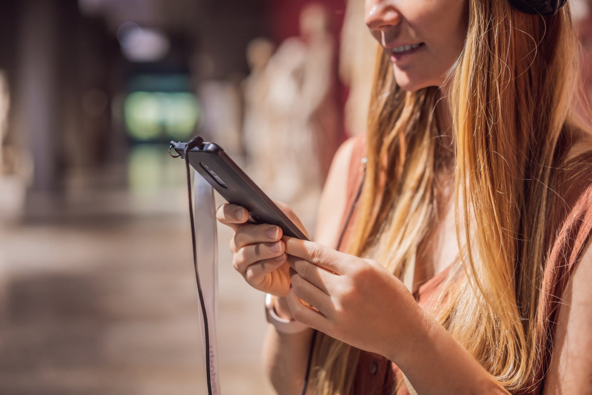 С аудиогидом можно изучать выставки в своем темпе Shutterstock.