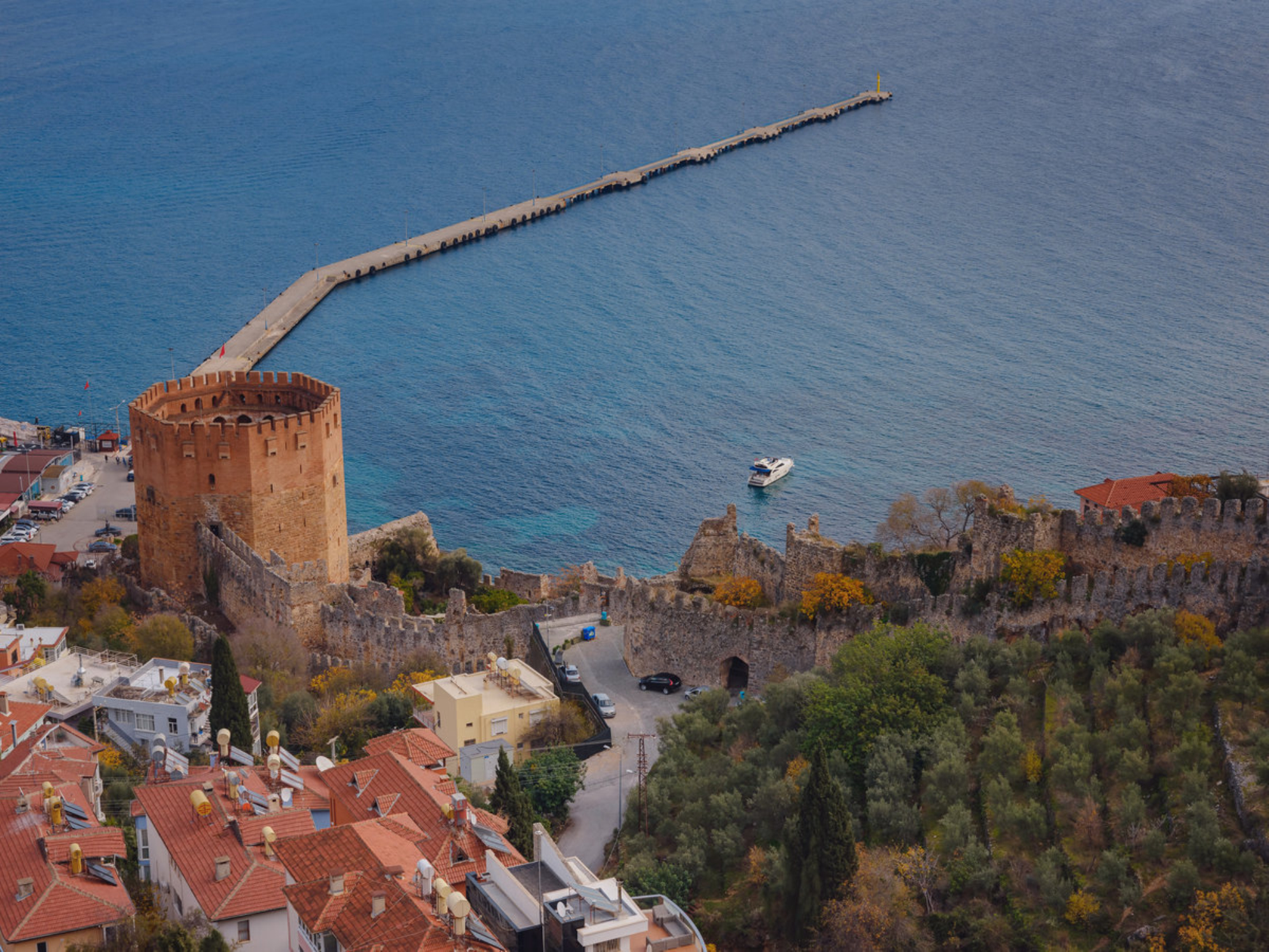 В Аланье в декабре мягкая погода без изнуряющей жары и толп туристов. shutterstock.com