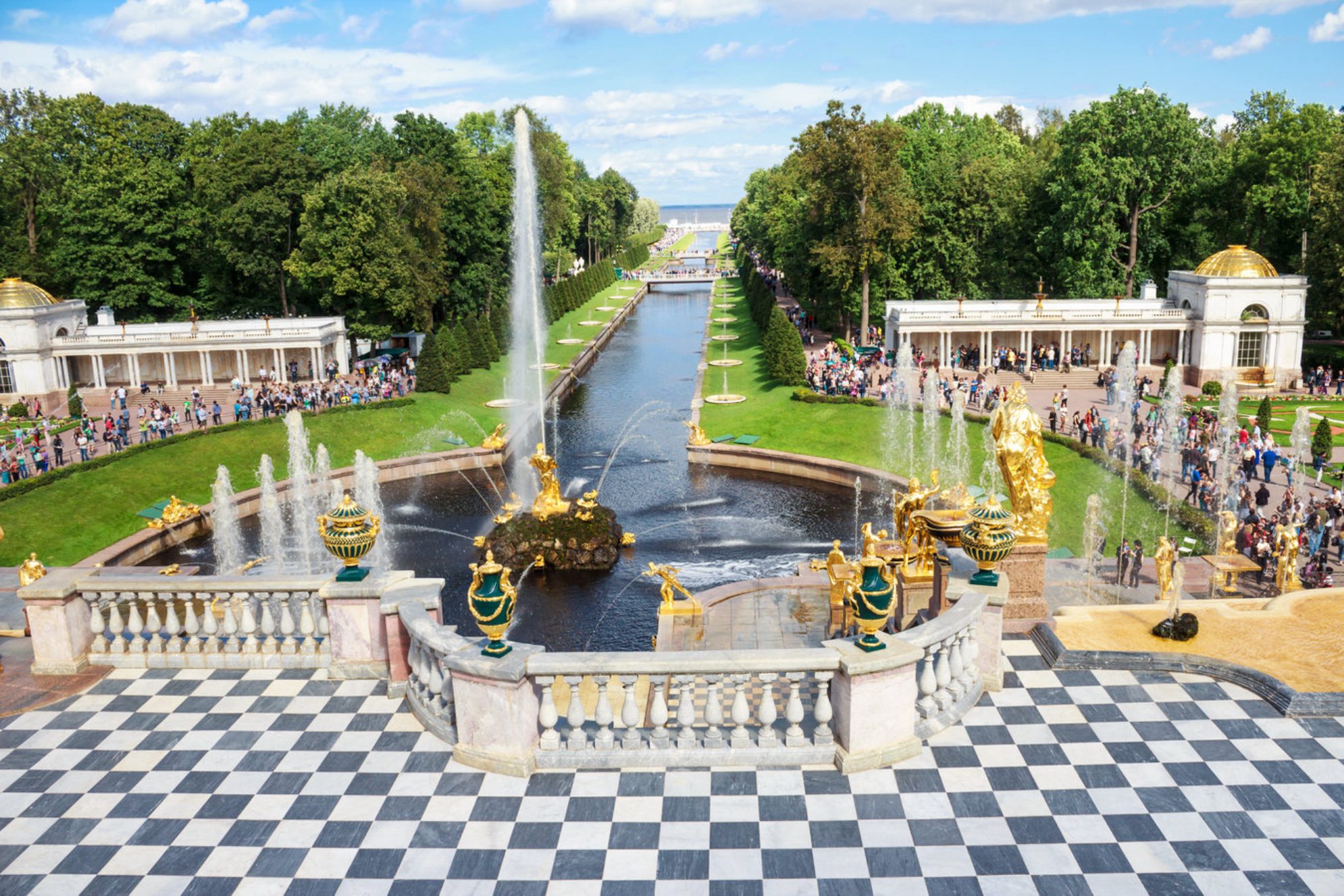 Петергоф. Вид на Нижний парк и Финский залив. Envato Elements