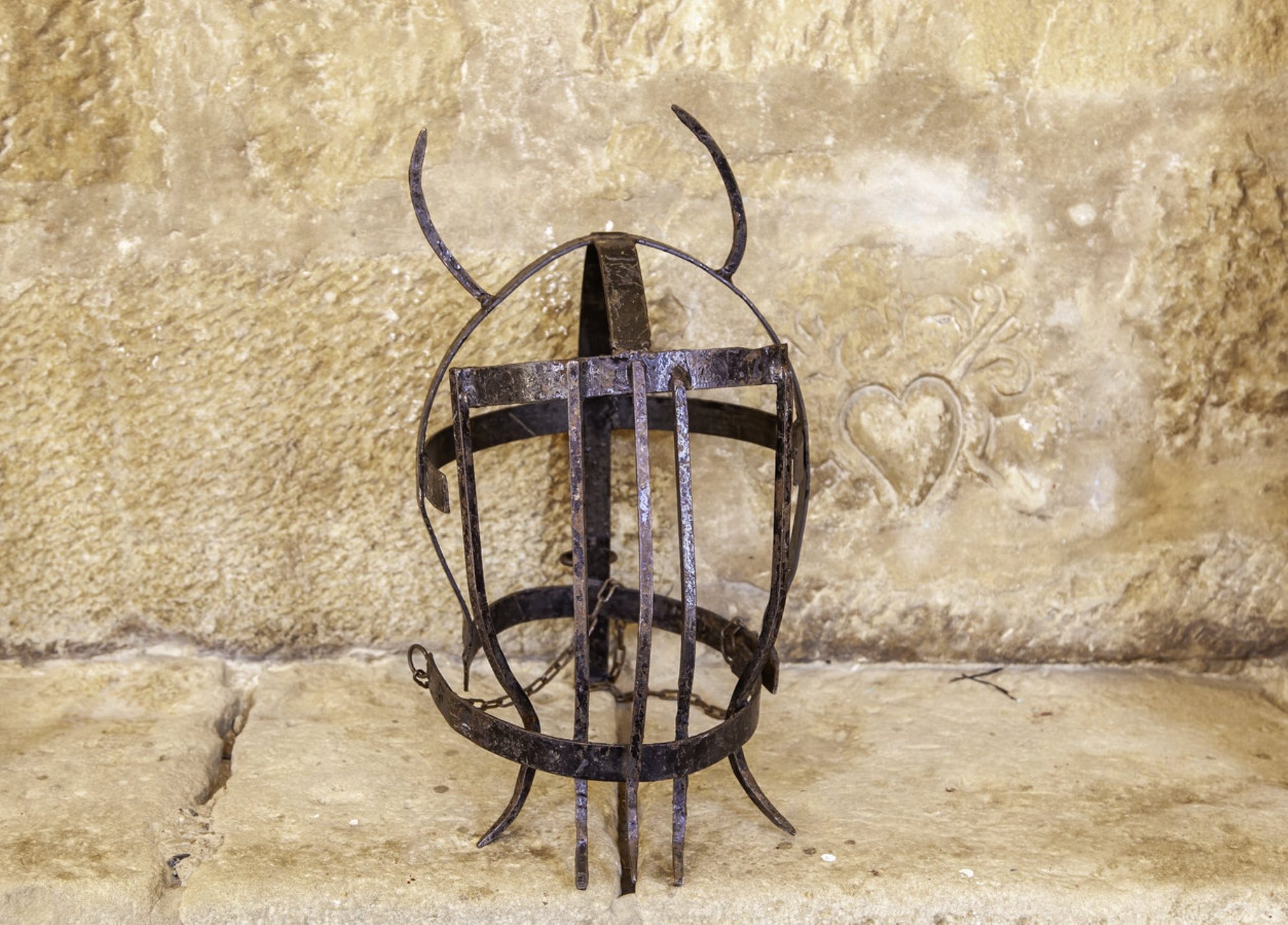 С помощью таких инструментов инквизиторы добивались от заключенных признаний Shutterstock