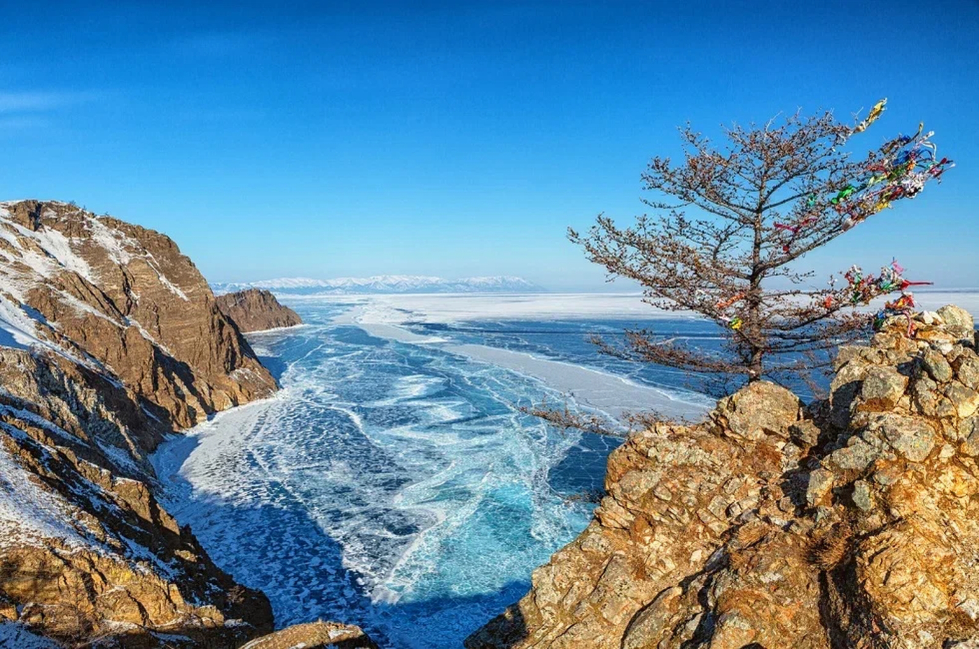 Зимний пейзаж. Вид с острова Ольхон.Источник фото: disk.yandex.ruАвтор: Медиабанк