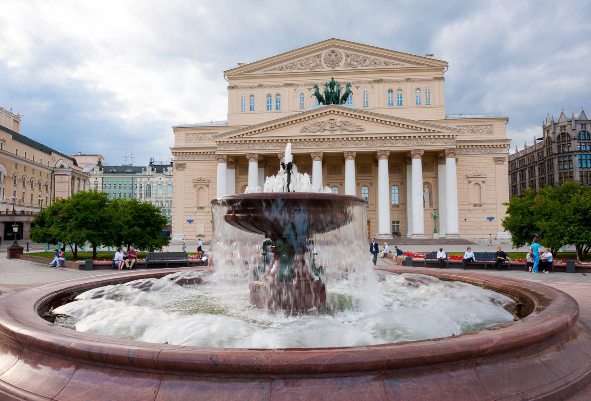 Большой театр - не пропустить эту точку экскурсионного маршрута! Shutterstock
