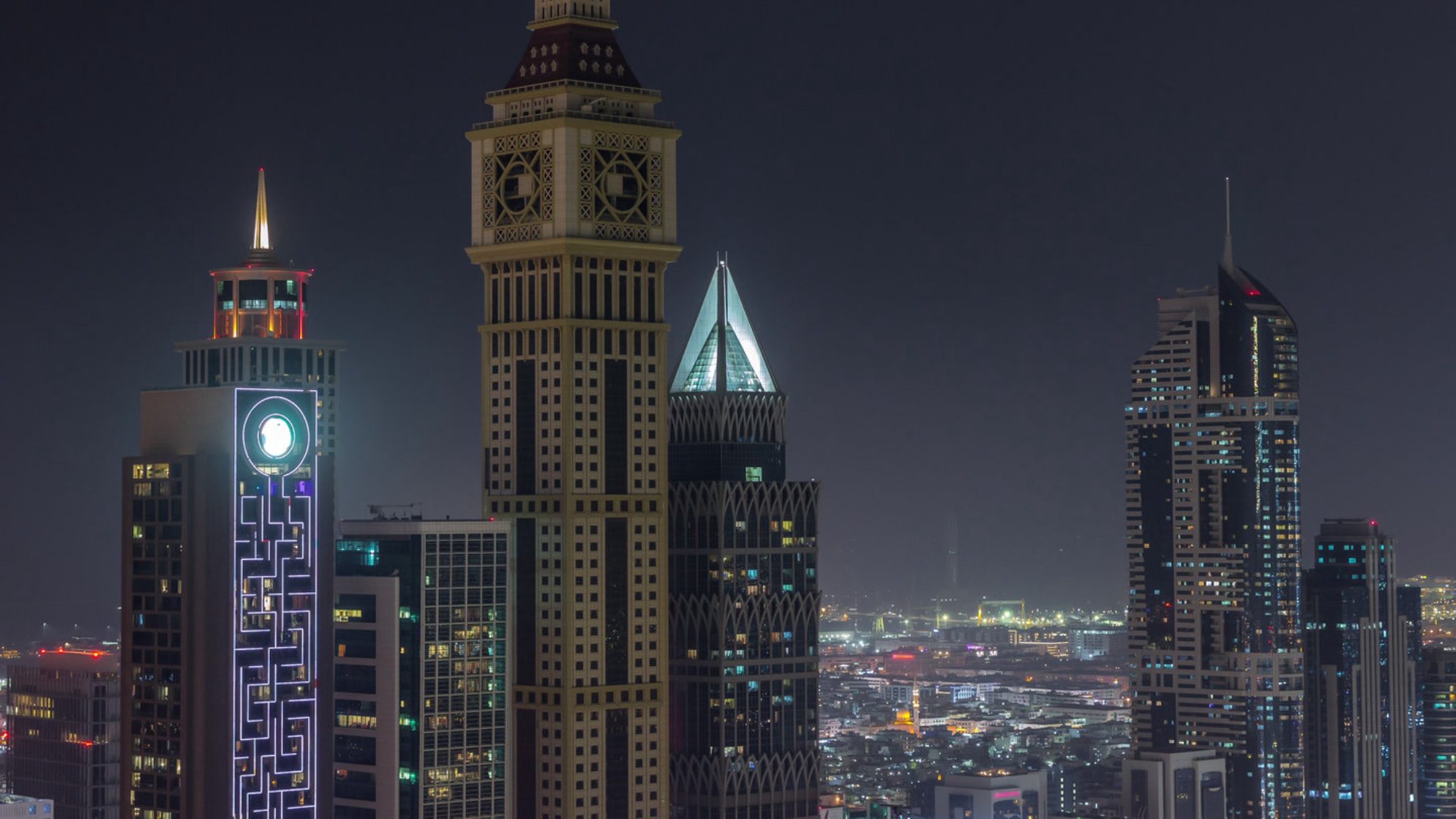 Небоскребы на Шейх-Зайд-роуд и башни финансового центра. Источник: shutterstock.com