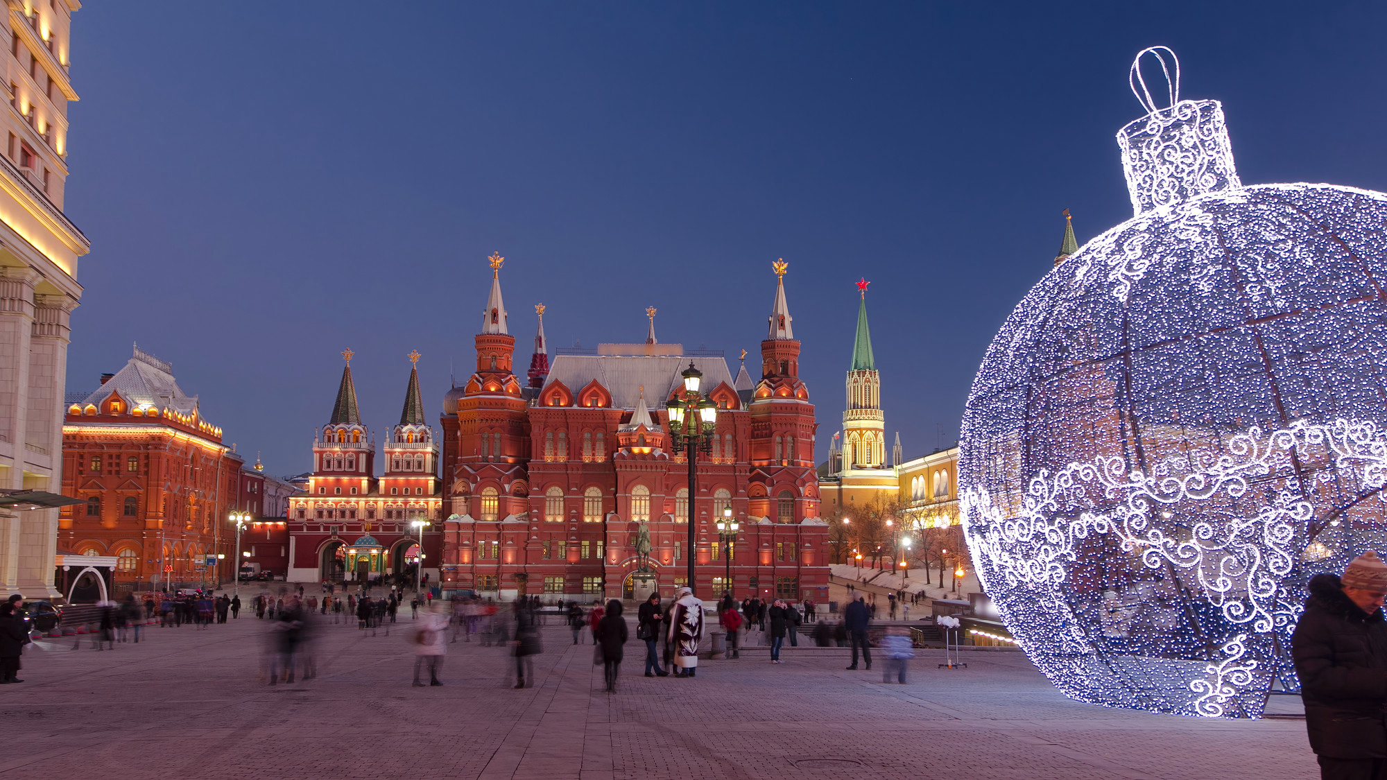 Праздничная рождественская инсталляция на Манежной площади. Источник: Shutterstock