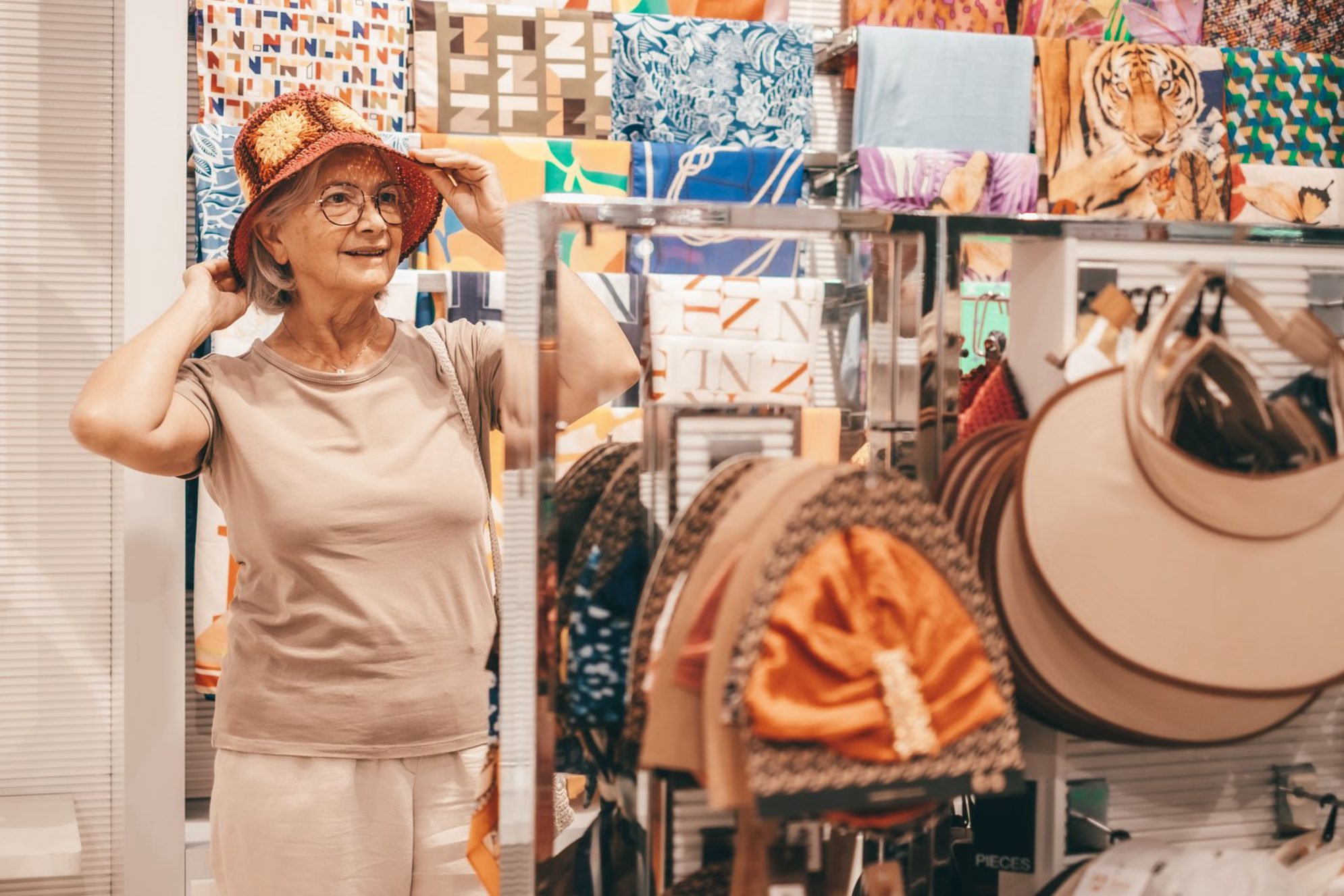 Не забудьте привезти из Краснодара местные сувениры elements.envato.com