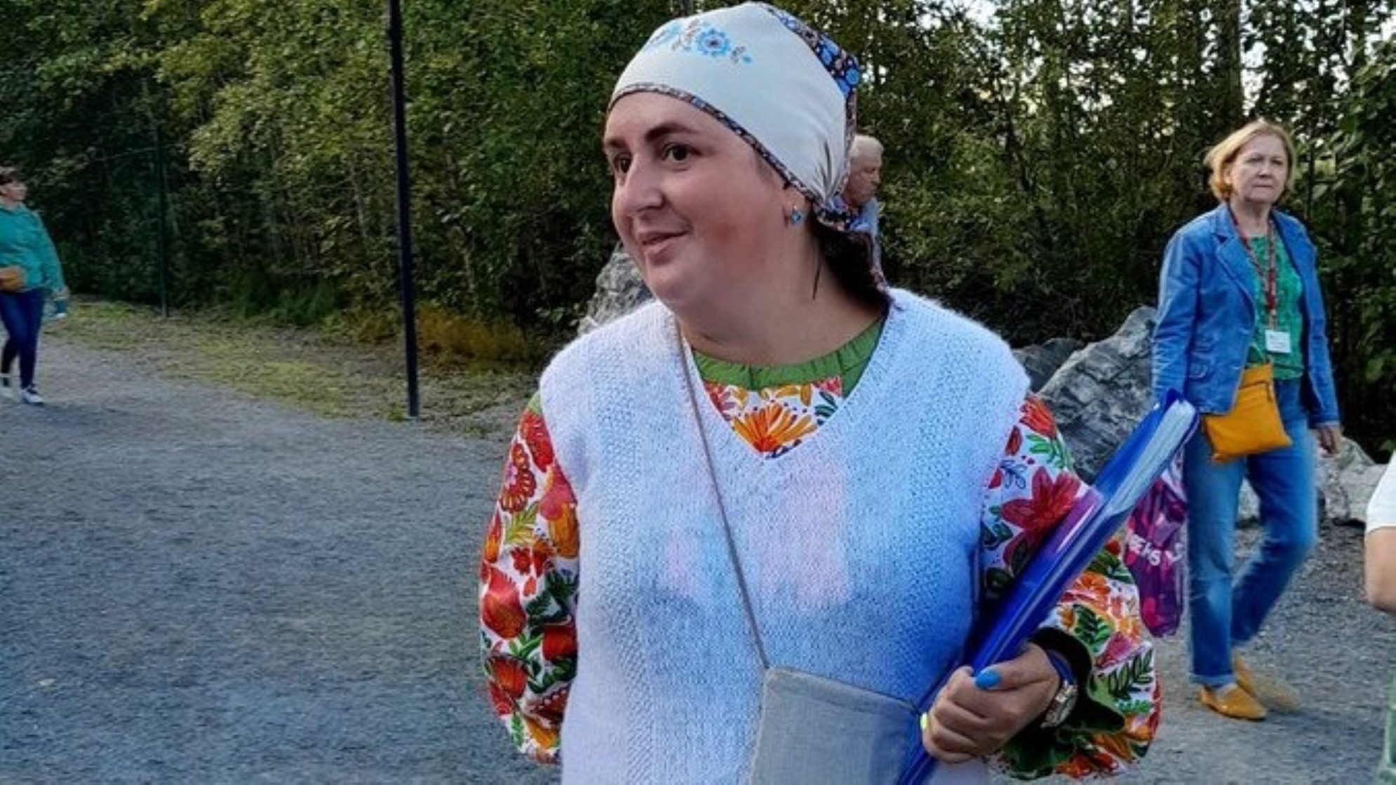 Гид, одетый в национальный костюм.Автор фото: Ирина Жарикова