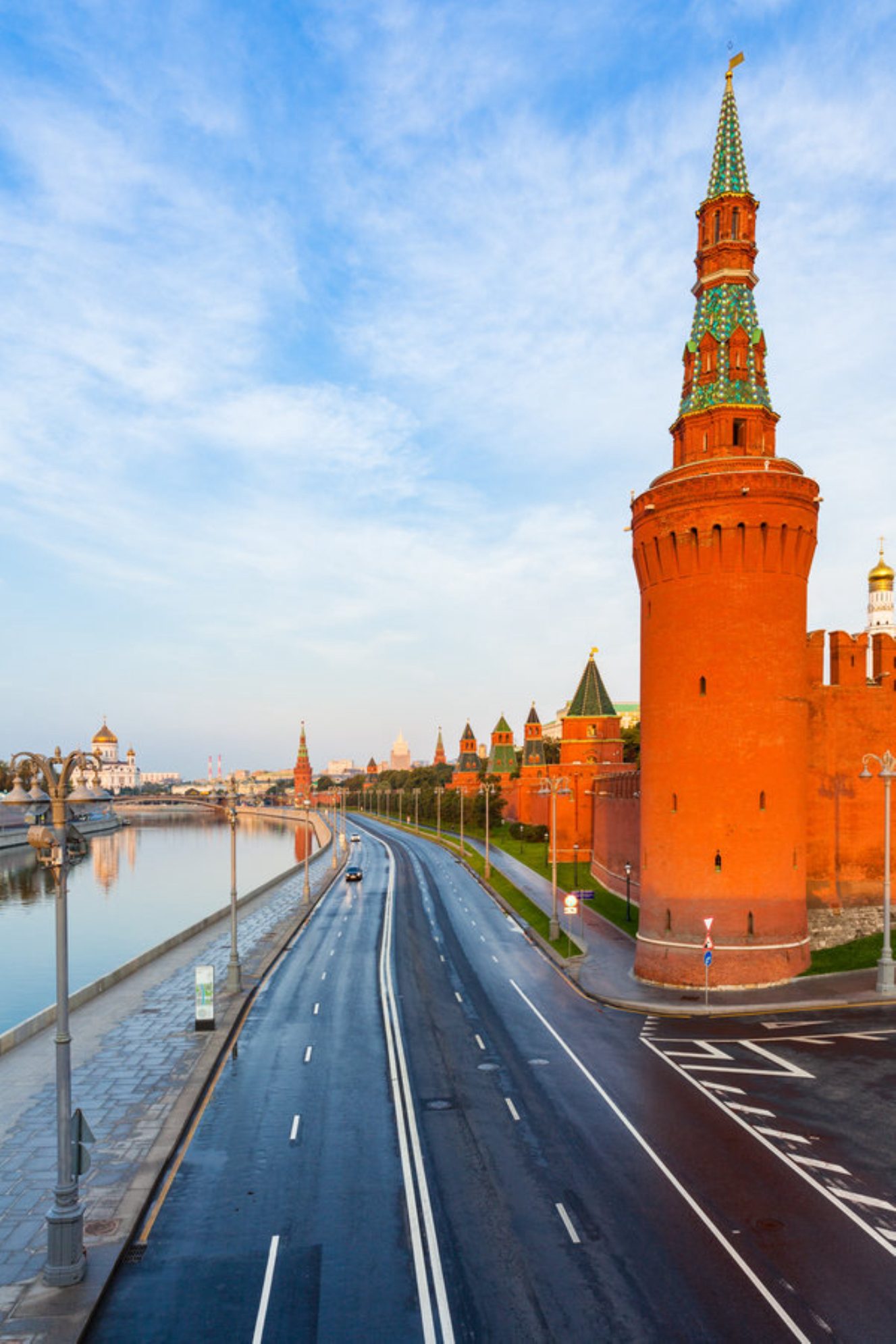 Такой вид на Кремль открывается из автобуса Envato Elements