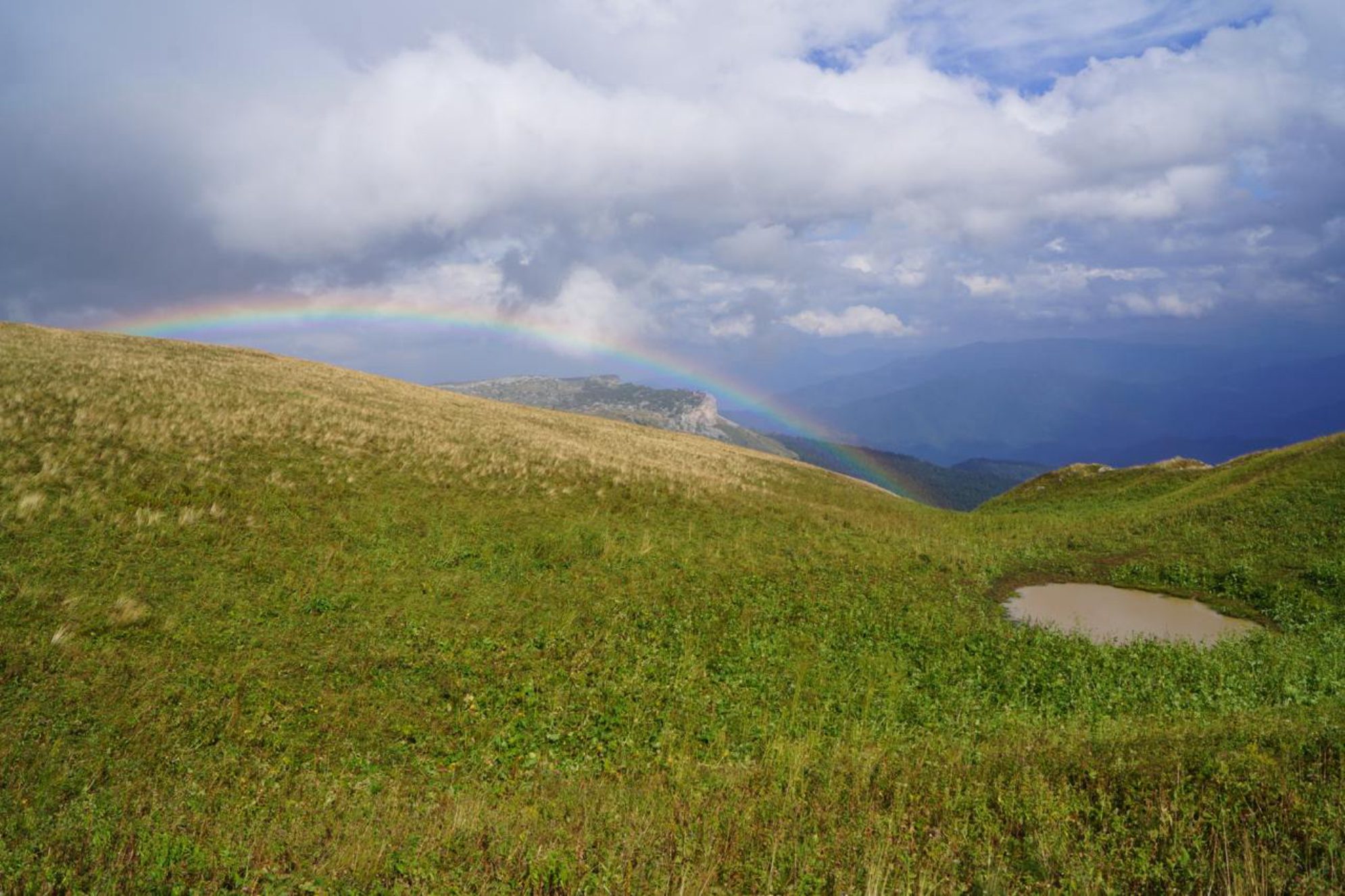 Радуга в горах. Автор фото: Марина Тихомирова