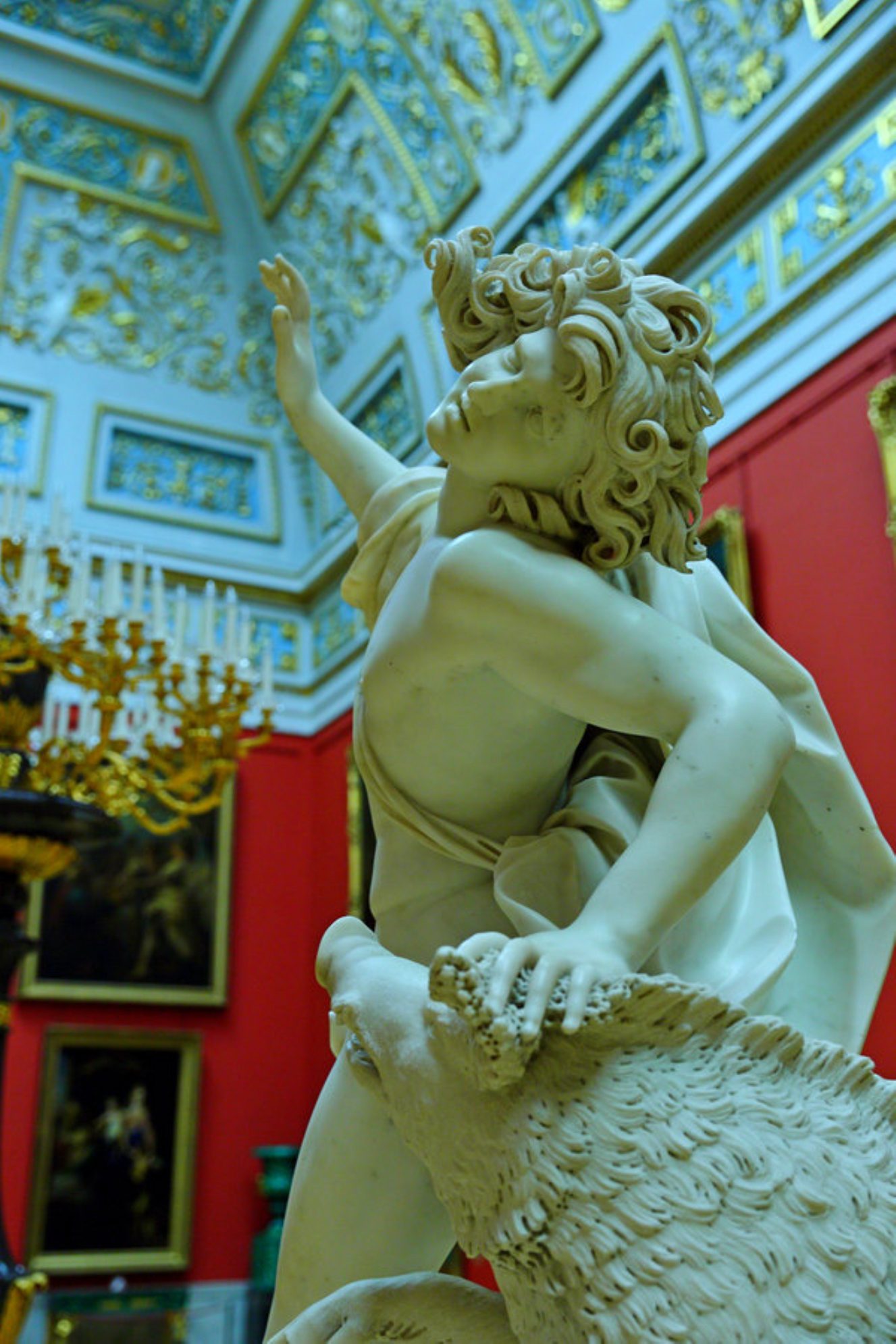 В Эрмитаже хочется исследовать каждый уголок, картину и скульптуру. Источник: Shutterstock.