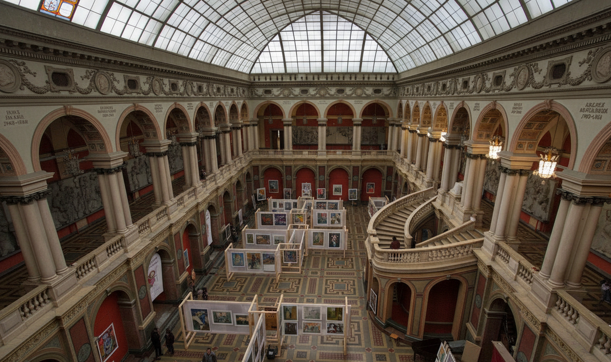 Выставка в стенах академии Штиглица