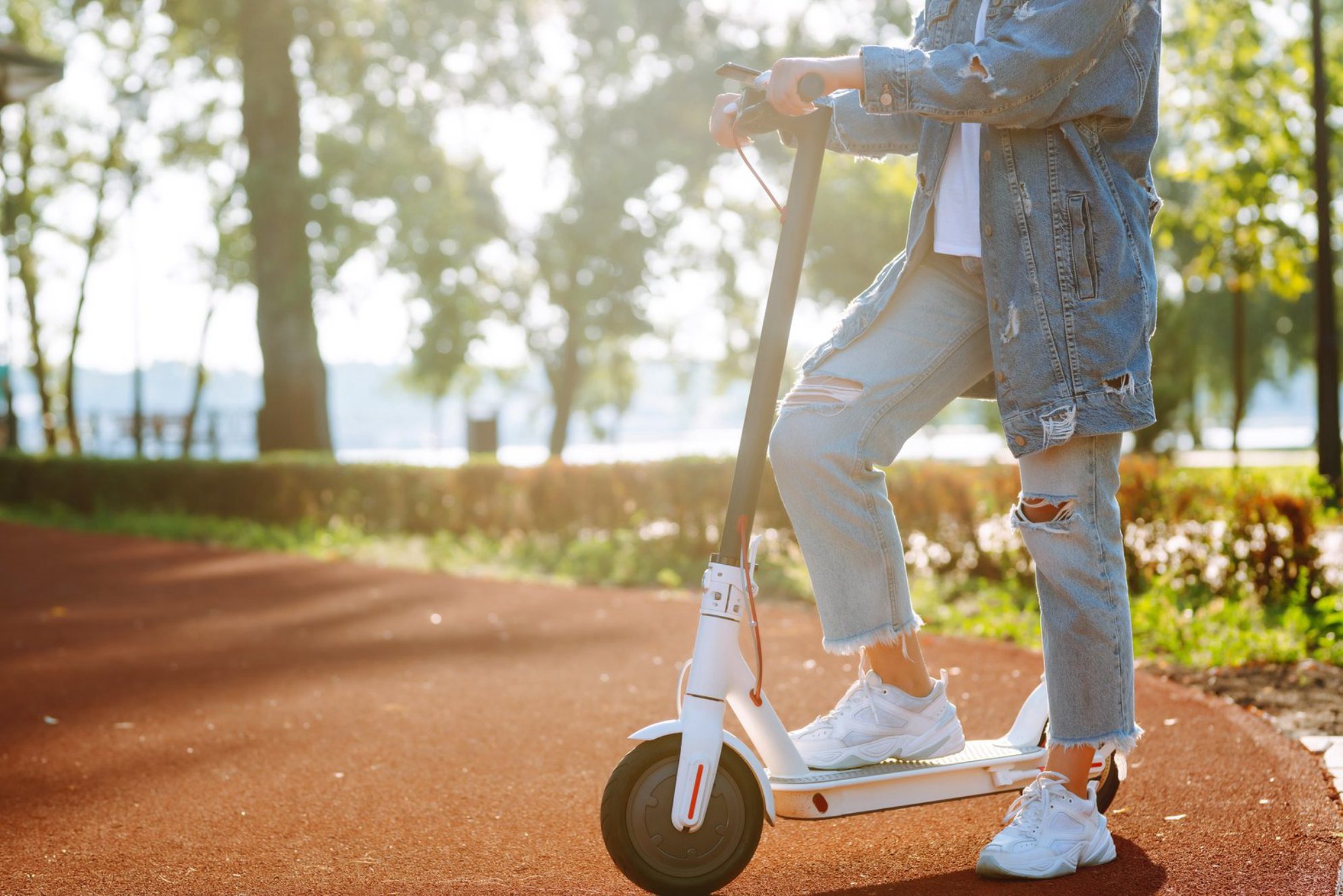 Самокат - удобное средство передвижения. Однако существуют ограничения по использованию их в Олимпийском парке и на других общественных территориях. Учитывайте это при аренде.
