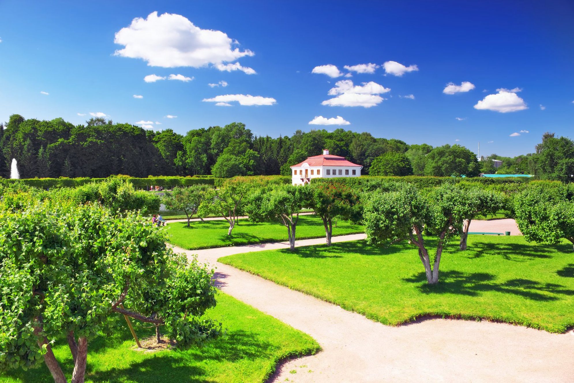 Дворец Марли, Петергоф. Источник: shutterstock.com