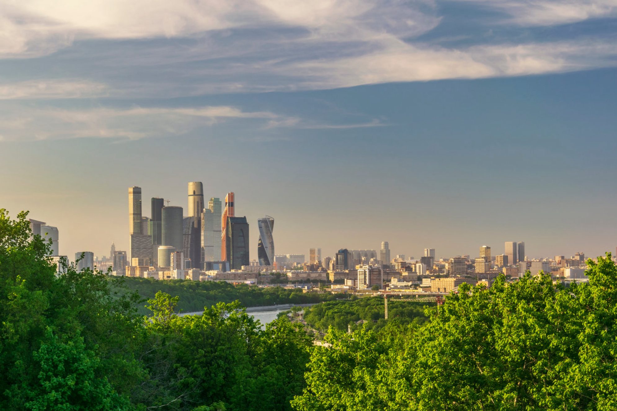 С Воробьевых гор открывается отличная панорама города! Источник: Shutterstock