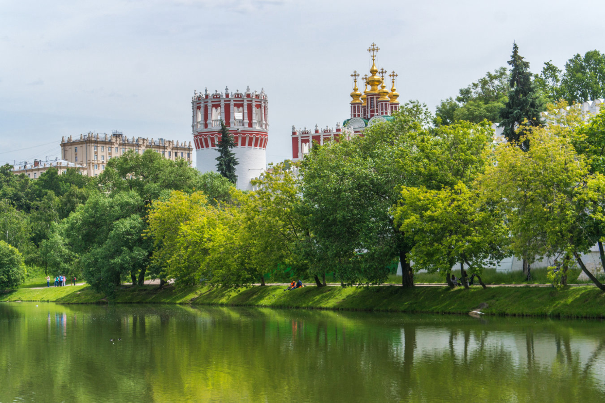 Кладбище находится у стен Новодевичьего монастыря. Источник фото: Shutterstock