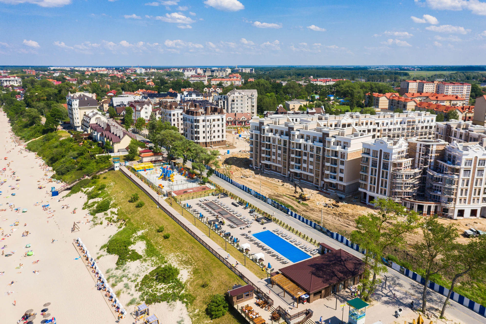 Новостройки в районе Западного пляжа Зеленоградска - это престижная прибрежная зона с малоэтажными домами и апартаментами. Источник: Shutterstock