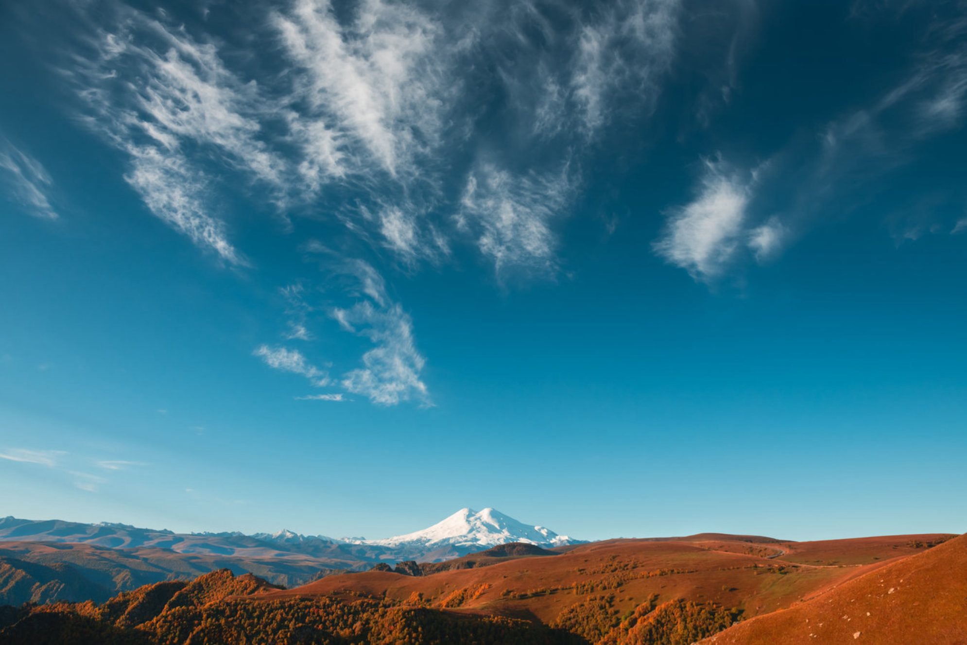 Насладитесь видами на величественный Эльбрус! Источник: Shutterstock