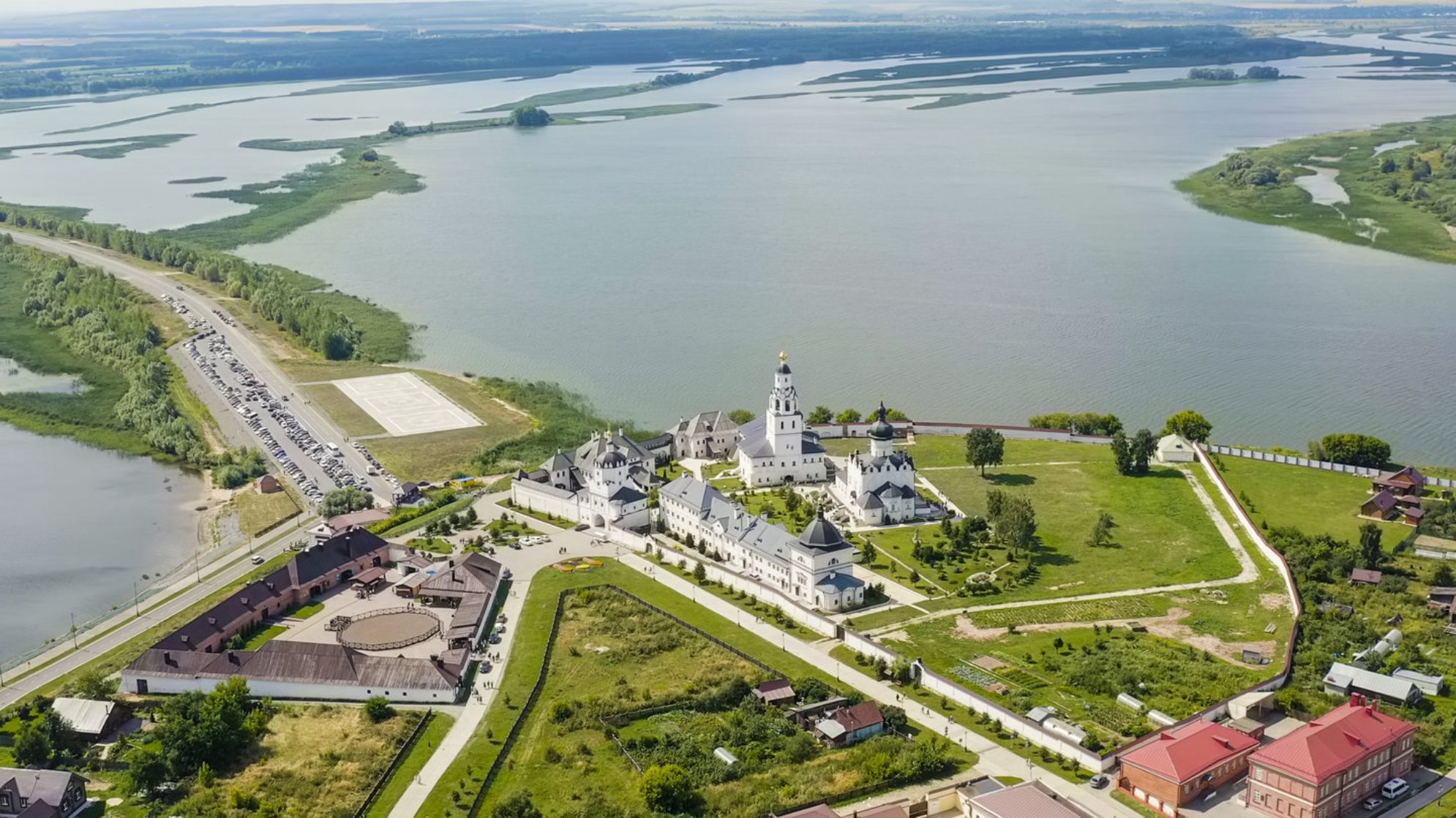 В завершении экскурсии вы можете выбрать вариант отправиться на водную прогулку по Волге. Источник: Shutterstock