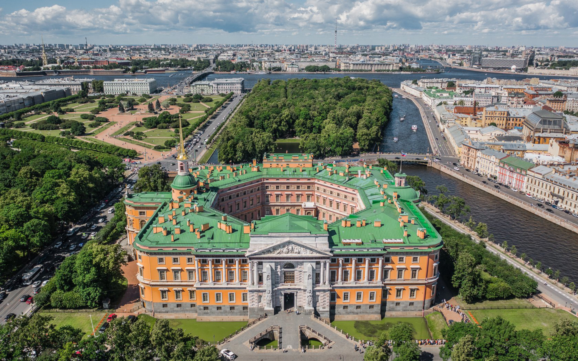 Михайловский замок Shutterstock.