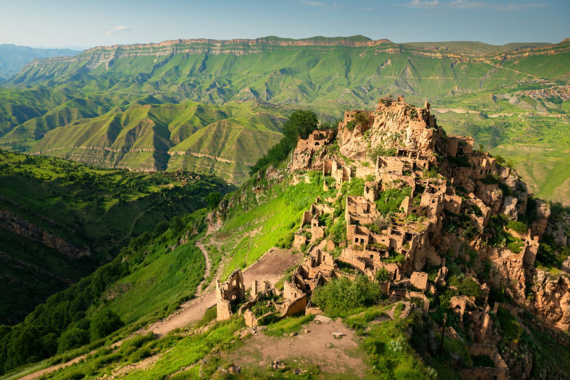 Заброшенный высокогорный аул. shutterstock.com