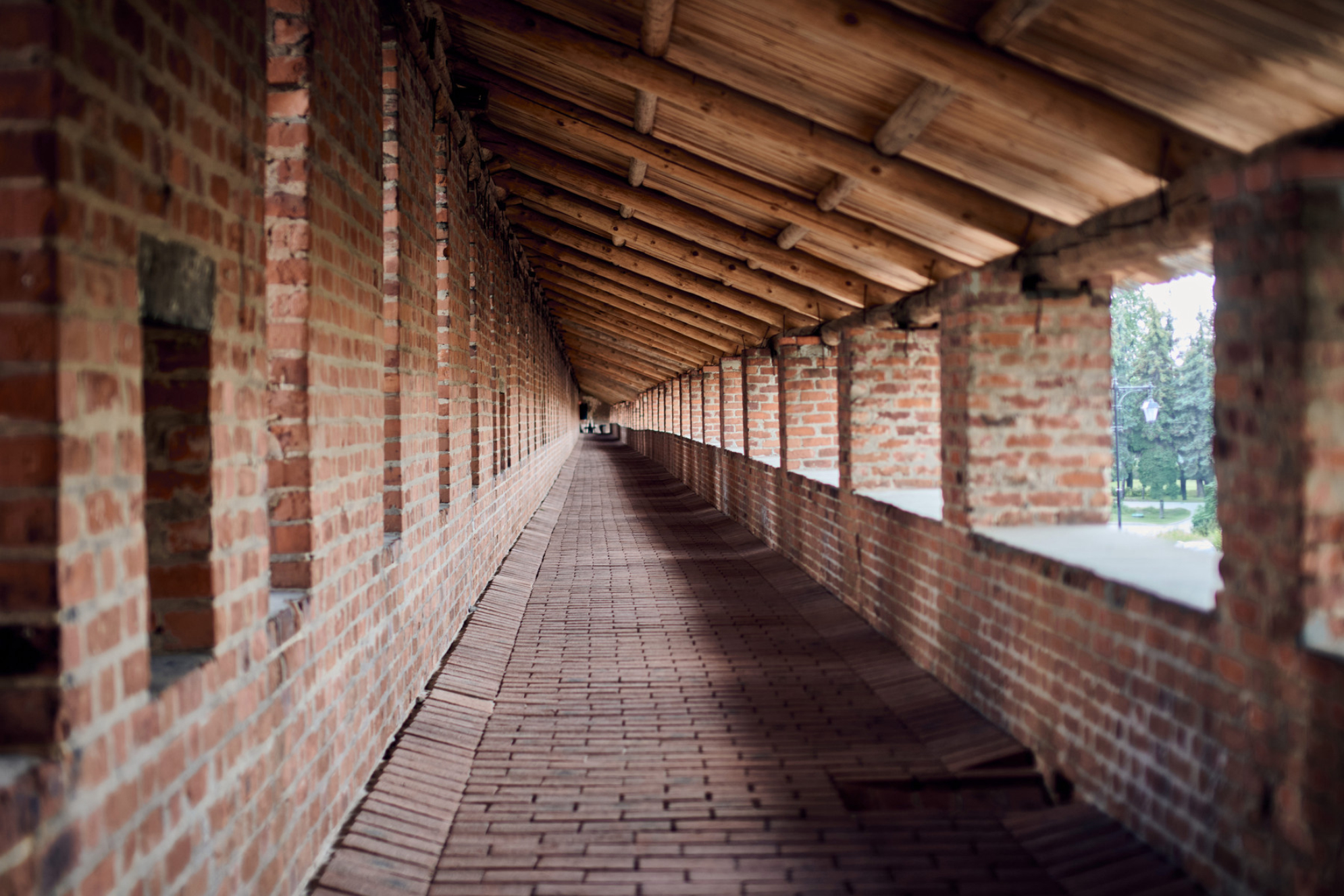 Длинный кирпичный коридор Нижегородского кремля. Источник: Shutterstock