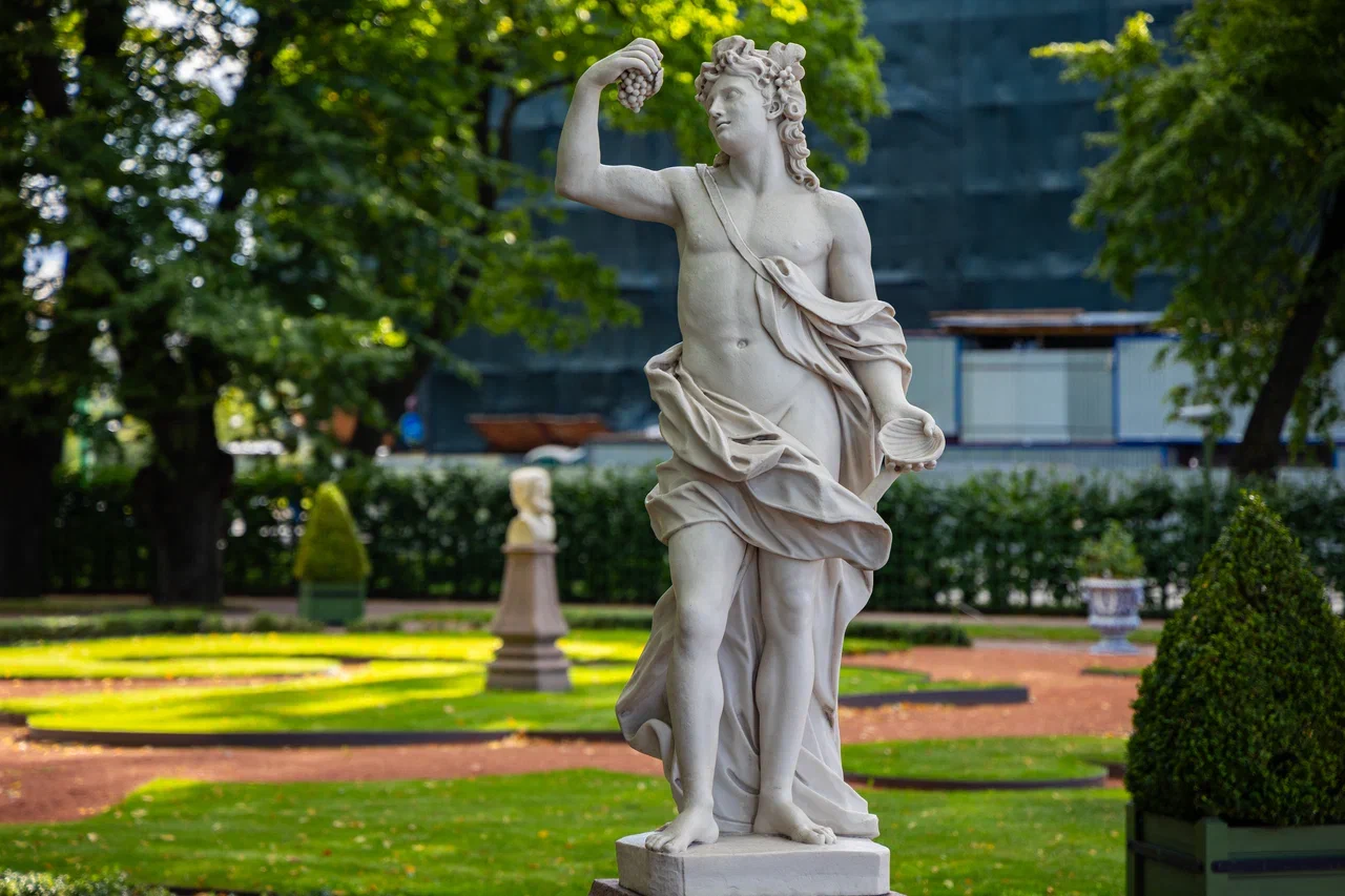 Летний сад, скульптуры.Источник фото: Лицензионный фотобанк СПб ГБУ "ГТИБ" - Яндекс Диск