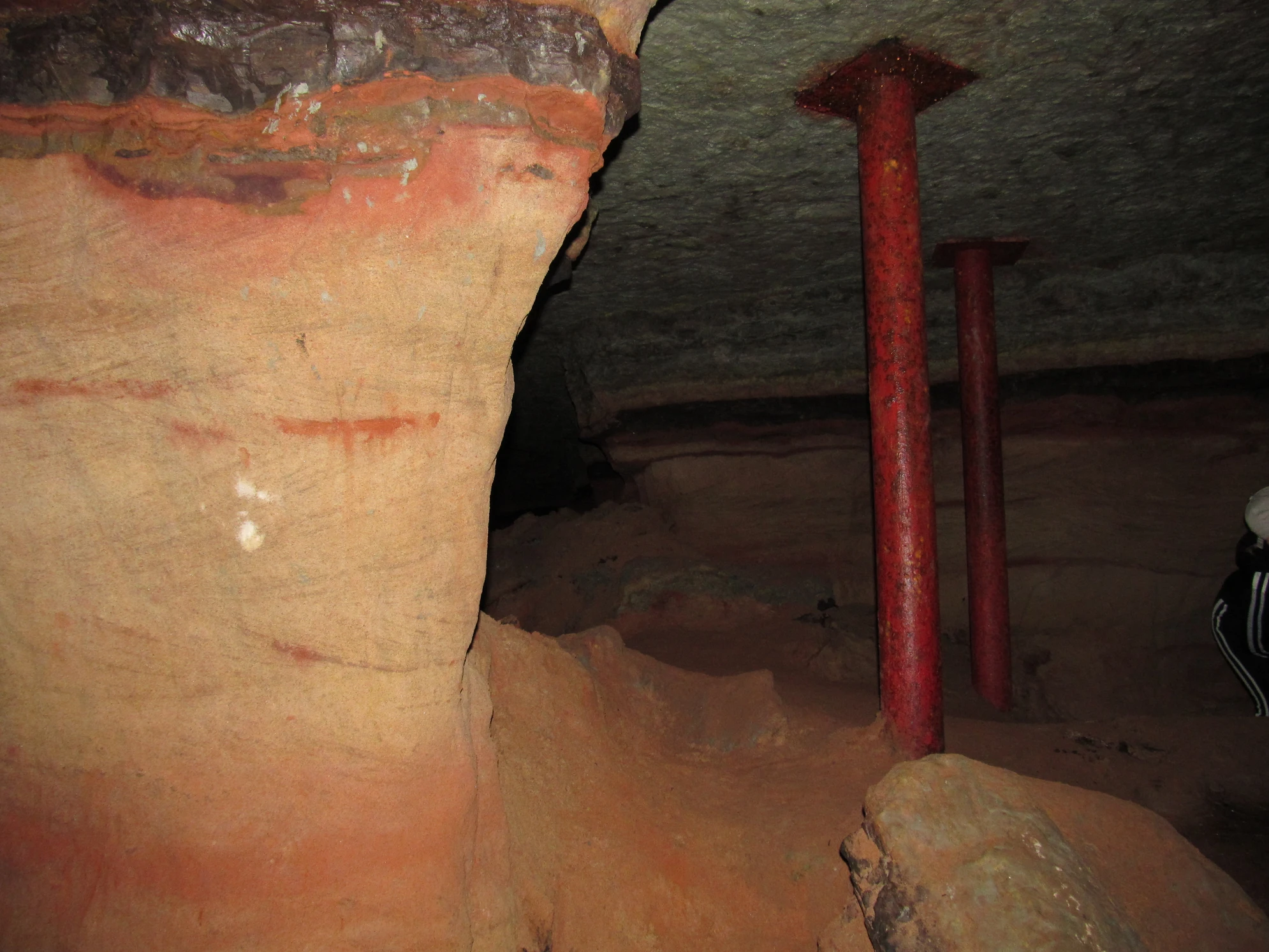 Своды подземных залов укрепили специальными конструкциями для безопасности туристов