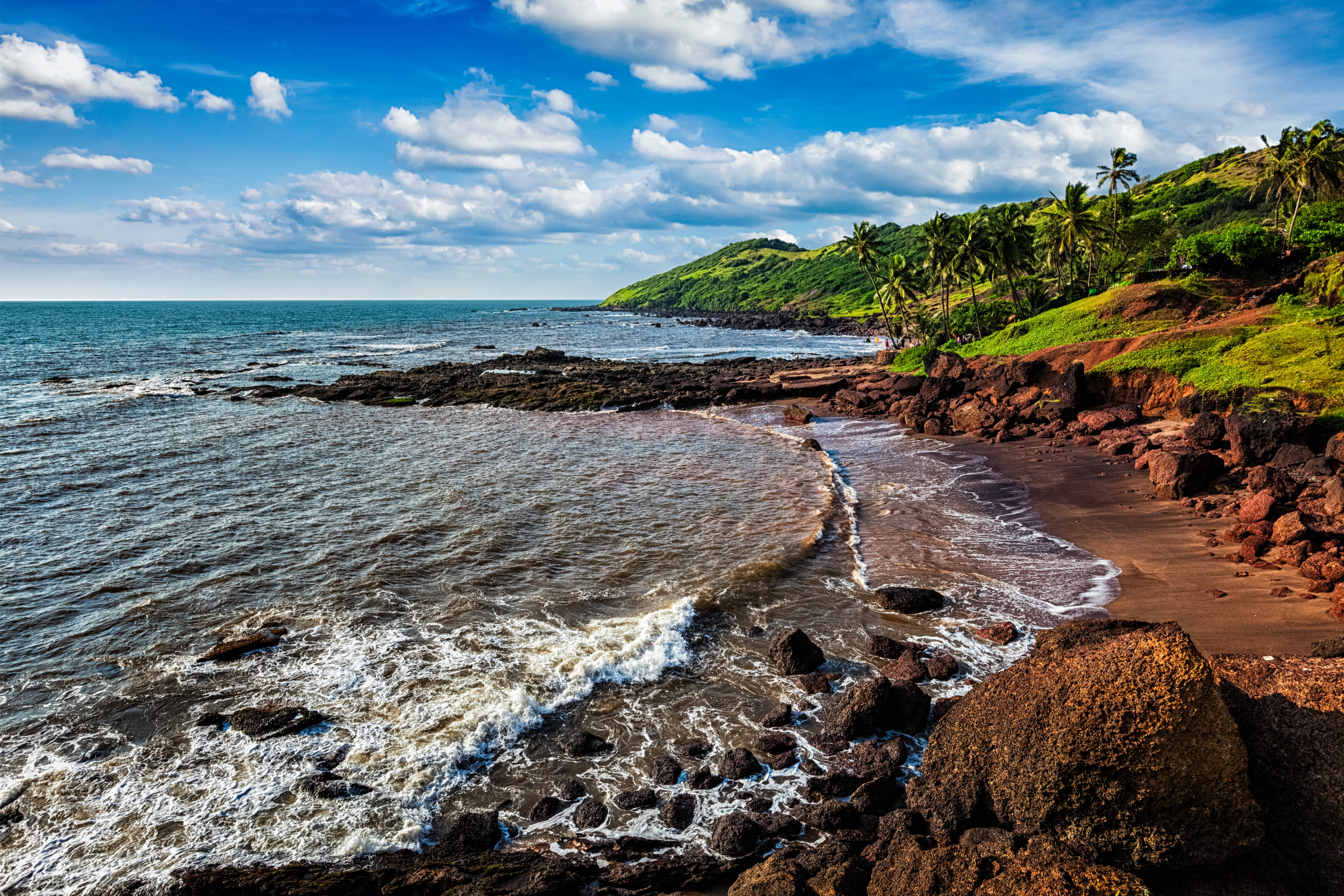 Пляж Анджуна - известное туристическое место в Гоа, Индия, Shutterstock