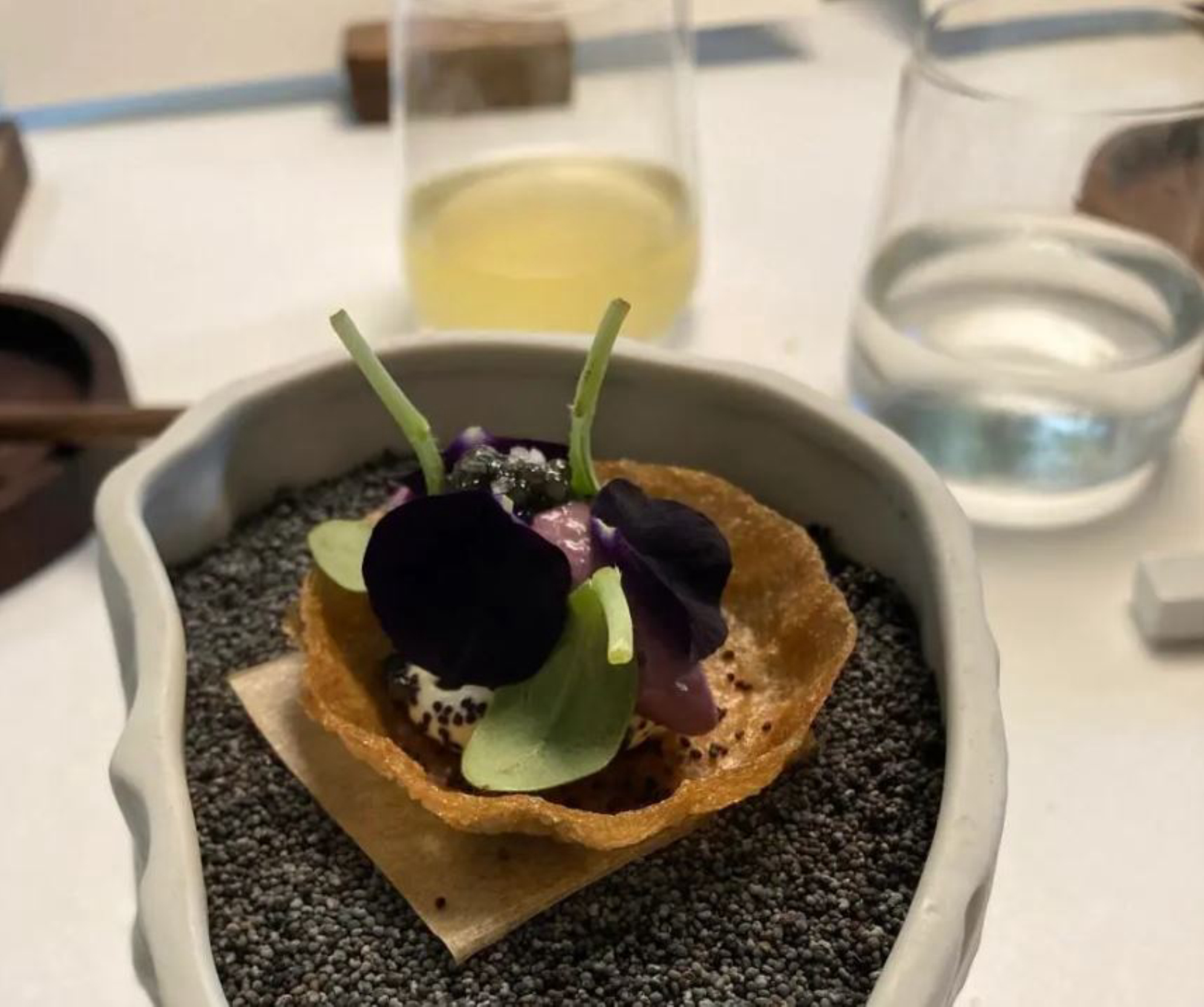 Подача блюд в ресторане «Artest» может заинтересовать тех, кто хотел попробовать «Мишленовскую» кухню в Москве.Автор фото: Татьяна Леднева