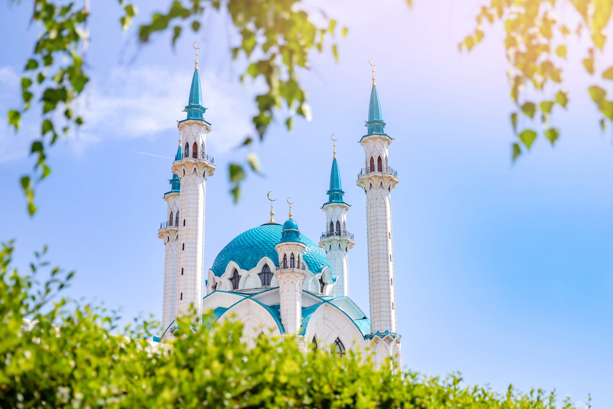 Мечеть Кул-Шариф солнечным летним днем в Казани. Источник: Shutterstock