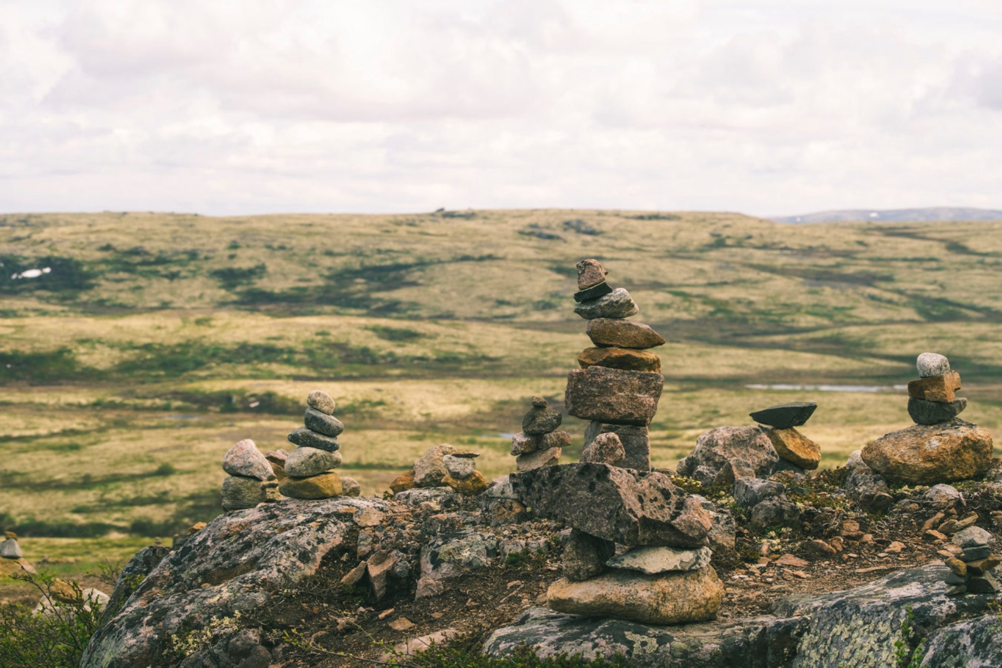 Обязательно сложите пирамидку из камней и загадайте желание. Духи севера его исполнят. Источник: Shutterstock