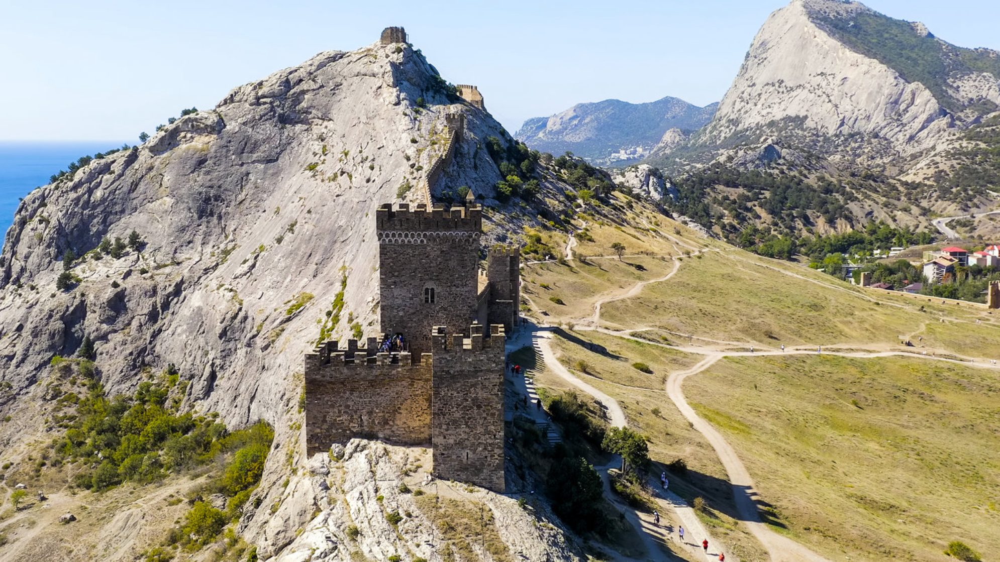Первые камни в Генуэзской крепости, по преданиям, заложили аланы. shutterstock.com