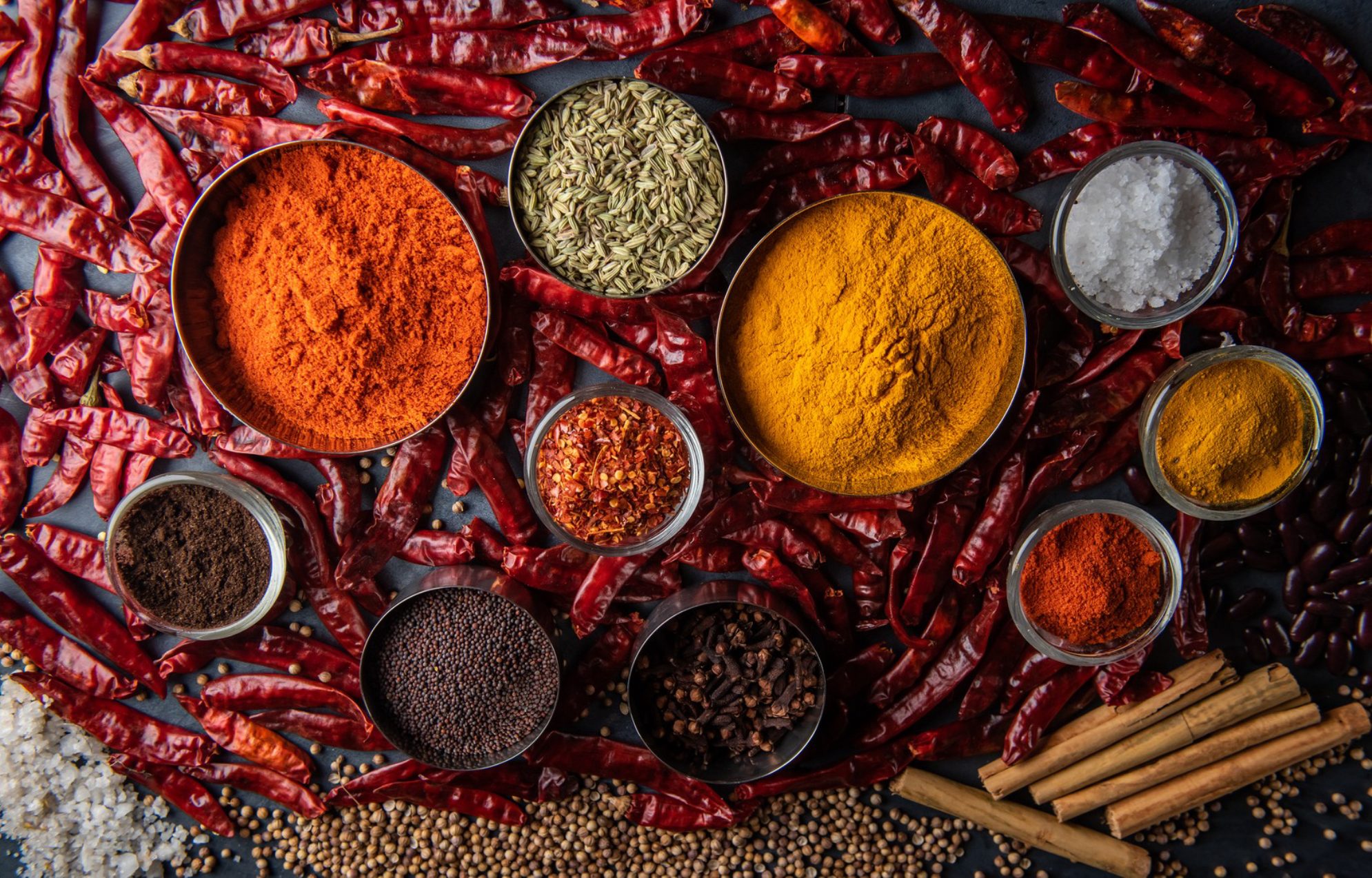 Ценители пикантных вкусов оценят подарок в виде местных специй.