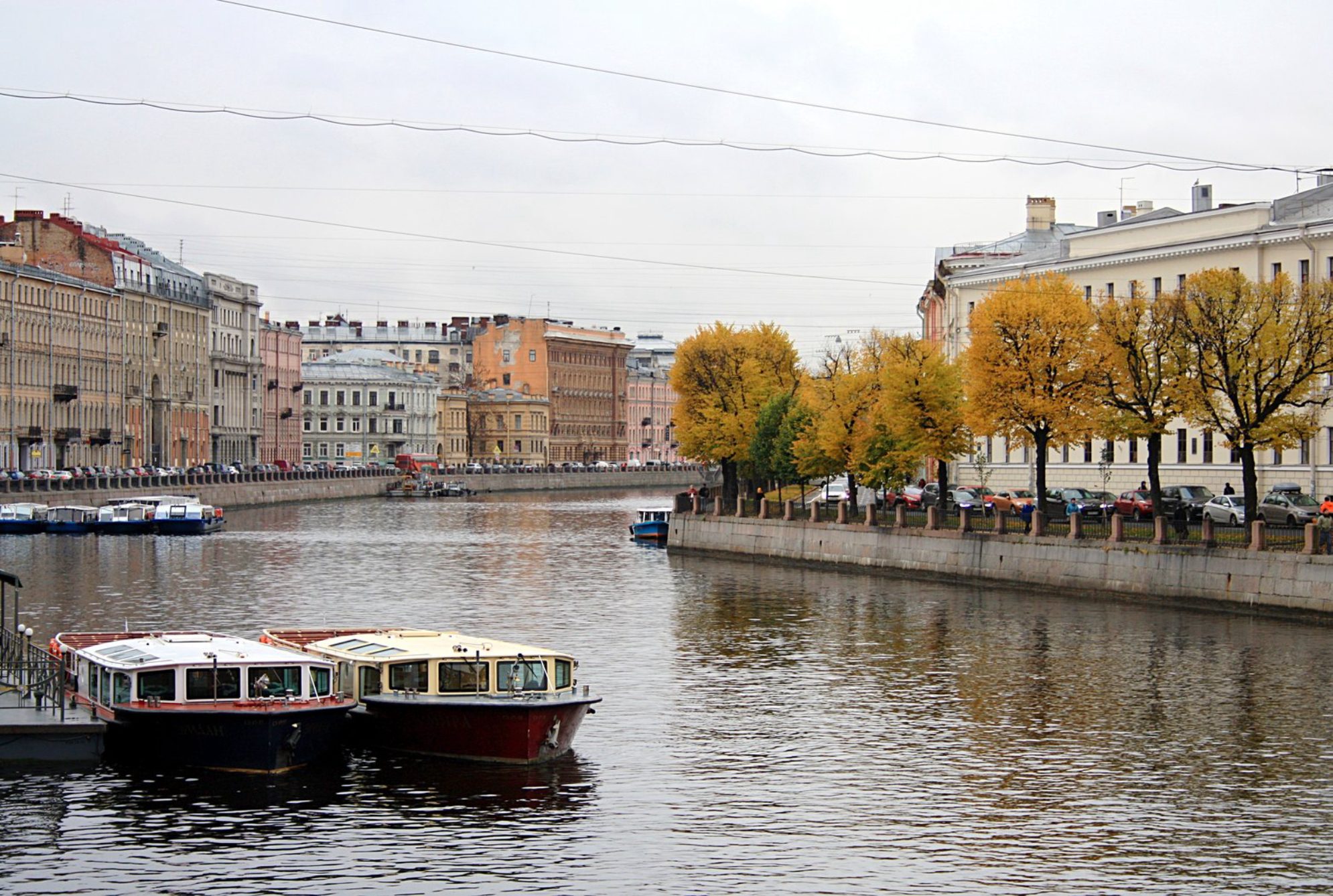 Осенний вид на Фонтанку. Источник фото: elements.envato.com