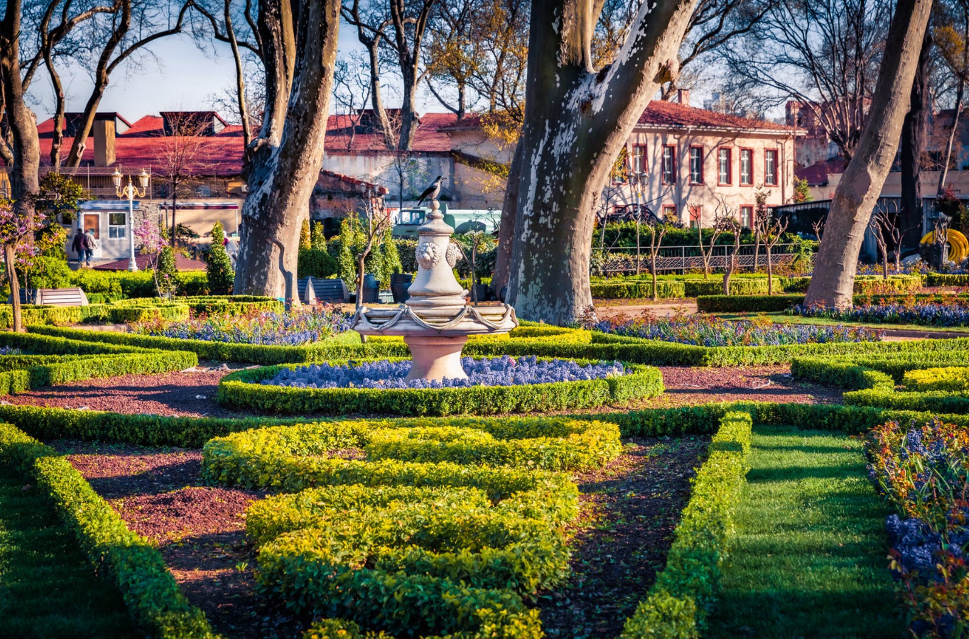 Благоухающий оазис в сердце Стамбула. shutterstock.com