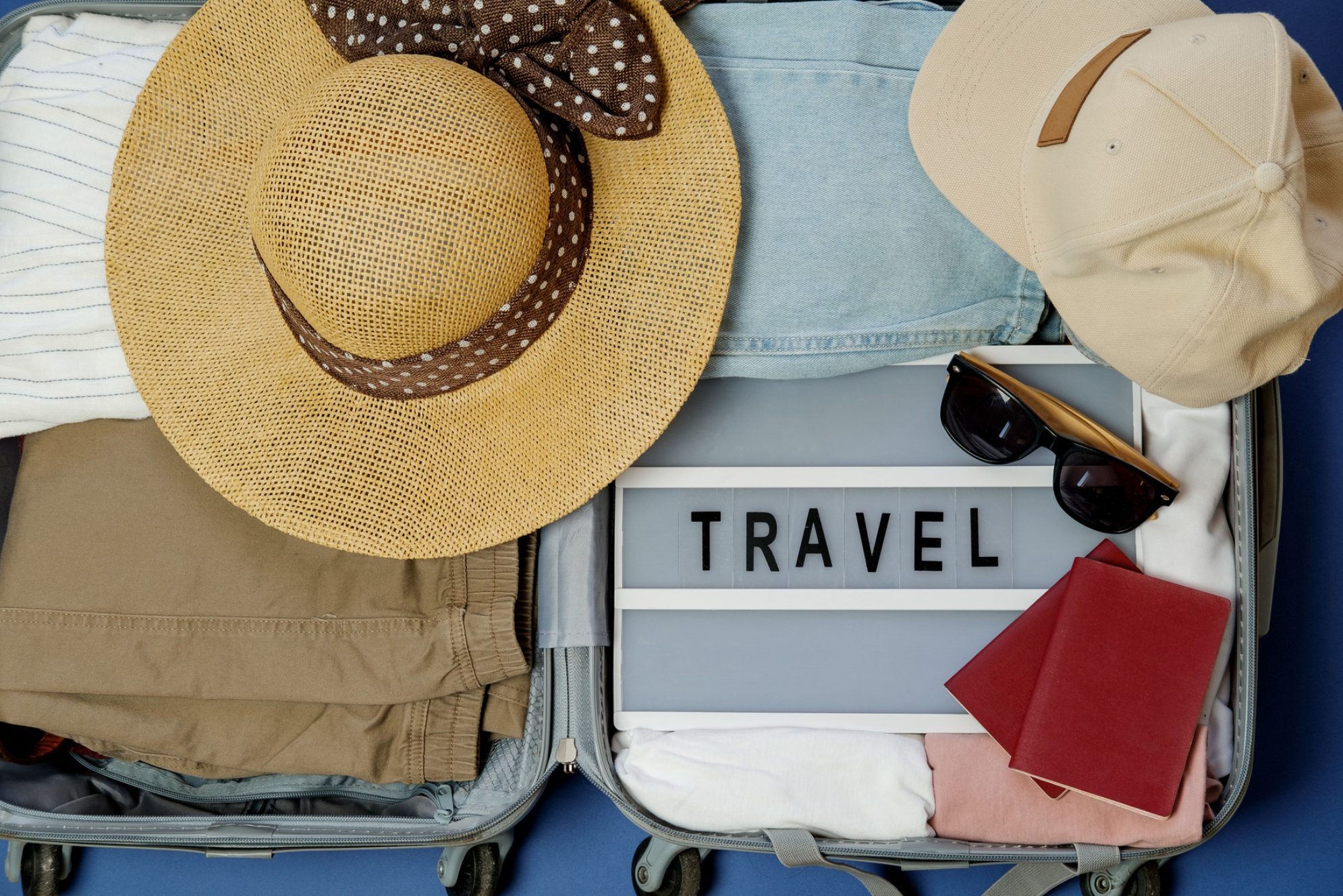 Собранный в путешествие дорожный чемодан. Источник: Shutterstock