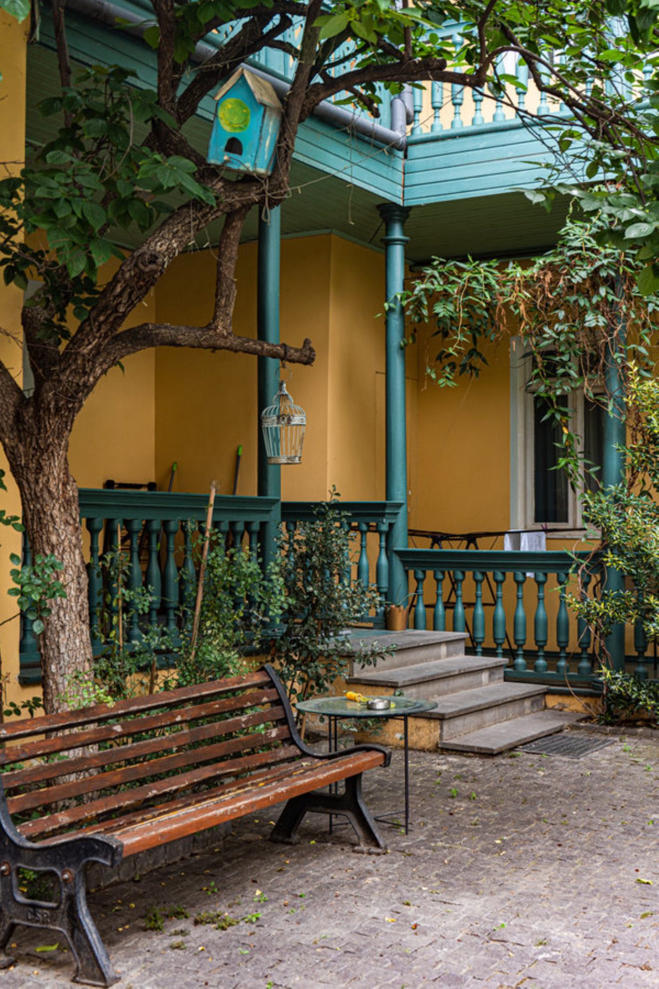 Во время прогулки вы заглянете в традиционные «итальянские» дворики Тбилиси. Источник: Shutterstock