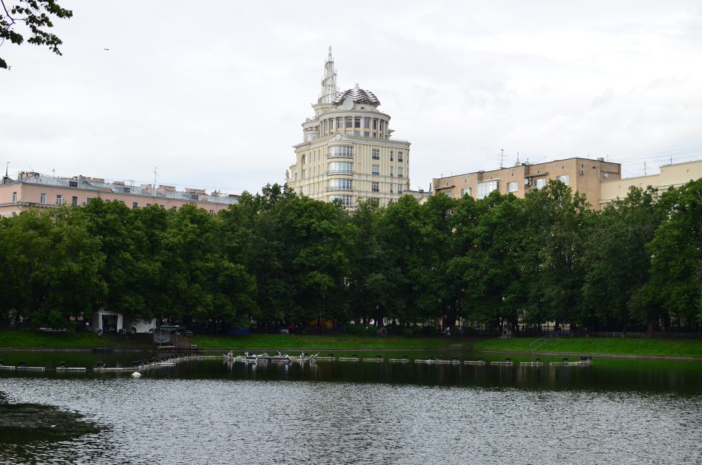 Что посмотреть на Патриарших прудах: гид по лучшим местам