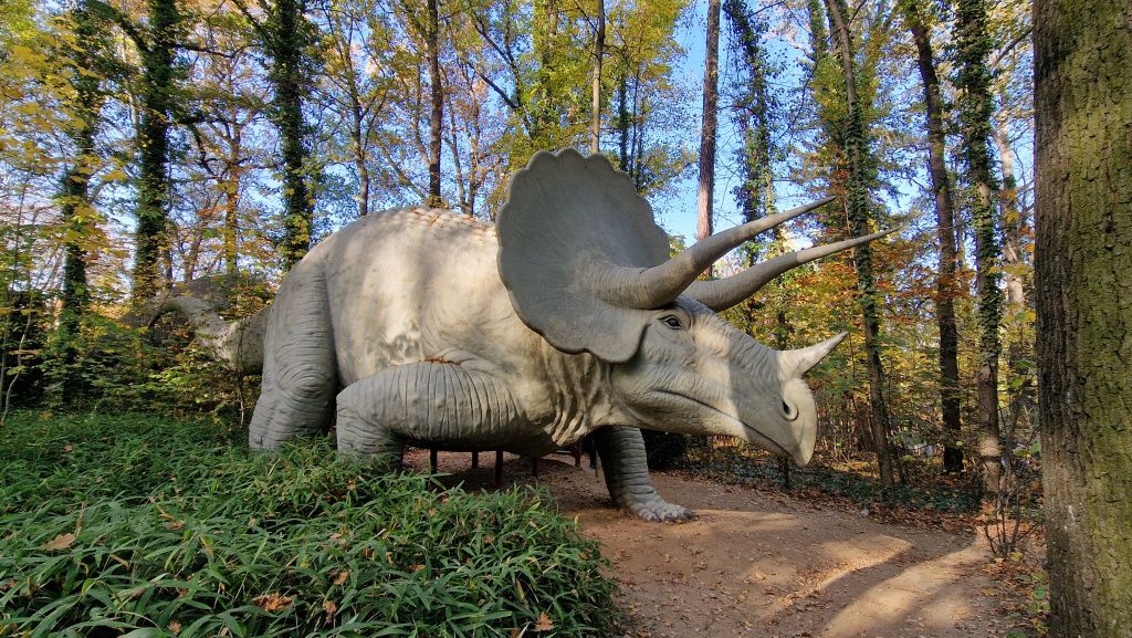 Парк динозавров "Затерянный мир": встреча с гигантами прошлого