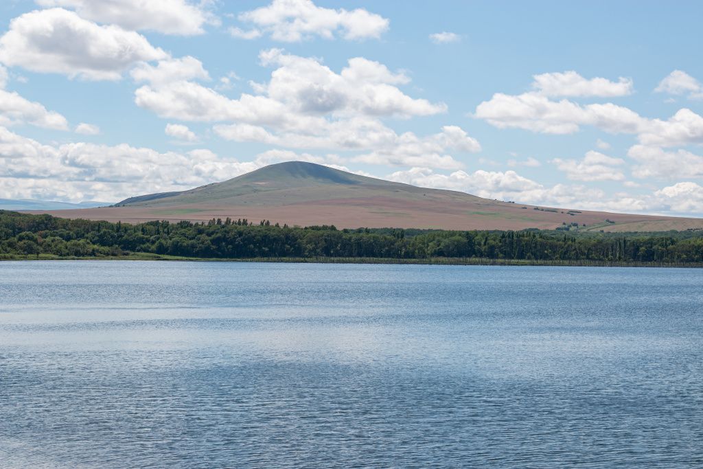 Озеро Тамбукан: Лечебные грязи и отдых в Приэльбрусье